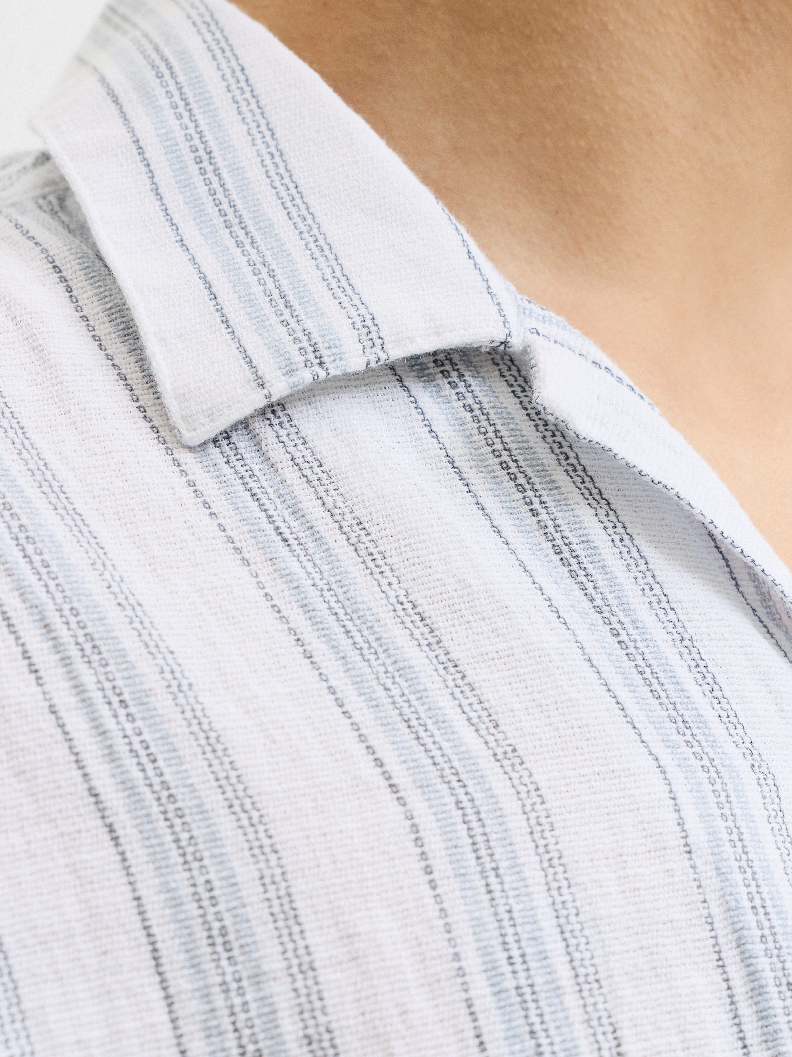 Jack & Jones Kurzarmhemd JJELIAM RESORT SHIRT SS SN Baumwolle, loose fit
