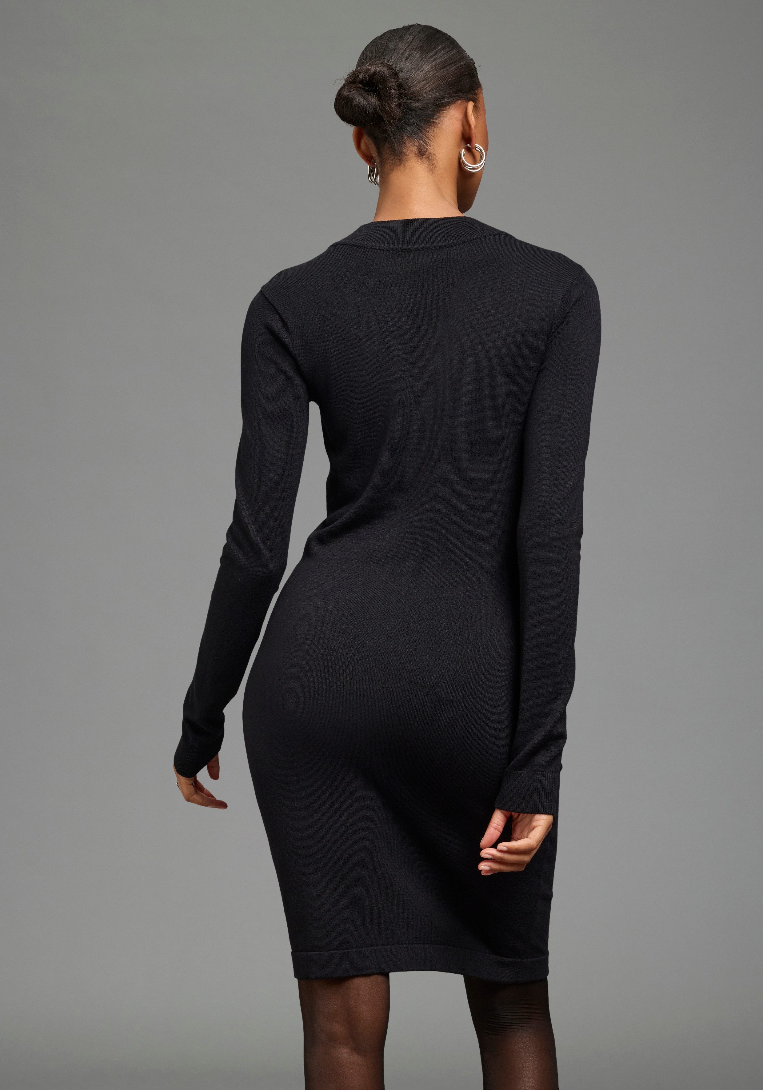 Bruno Banani Strickkleid mit Ausschnitt-Detail und Cut-Out in figurbetonter Passform, Langarm – Bild 2 von 5