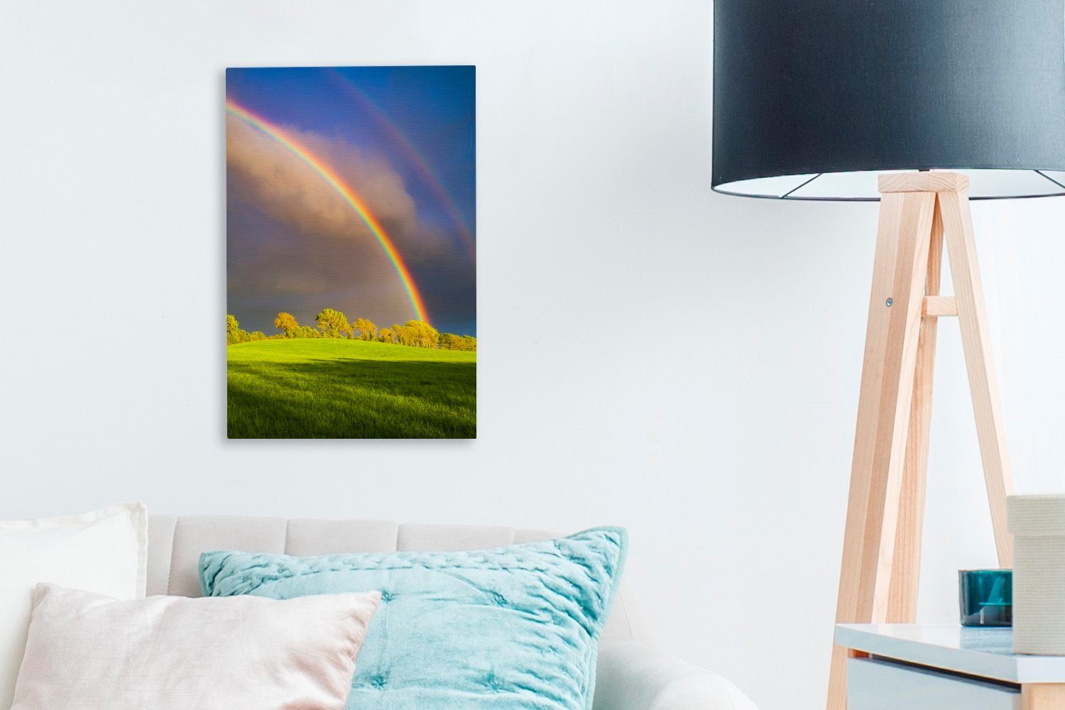 OneMillionCanvasses® Leinwandbild hellen St), bespannt Zackenaufhänger, Regenbogens Gemälde, Leinwandbild eines 20x30 über grünen Eine (1 Nahaufnahme inkl. cm Bäumen, fertig