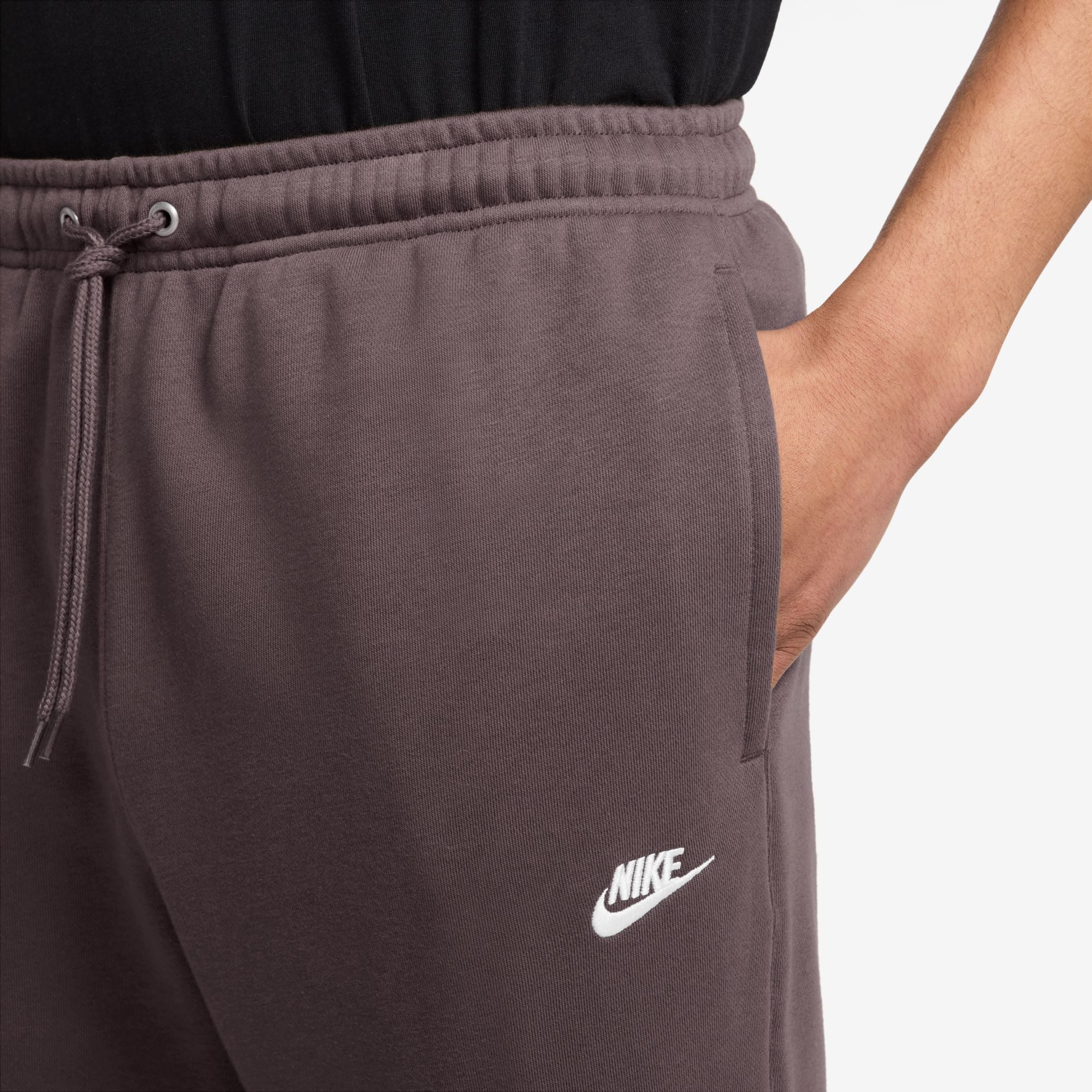 Nike Sportswear Sporthose M NK CLUB FT JOGGER mit Eingrifftaschen und Gesäßtasche, mit Kordelverschluss