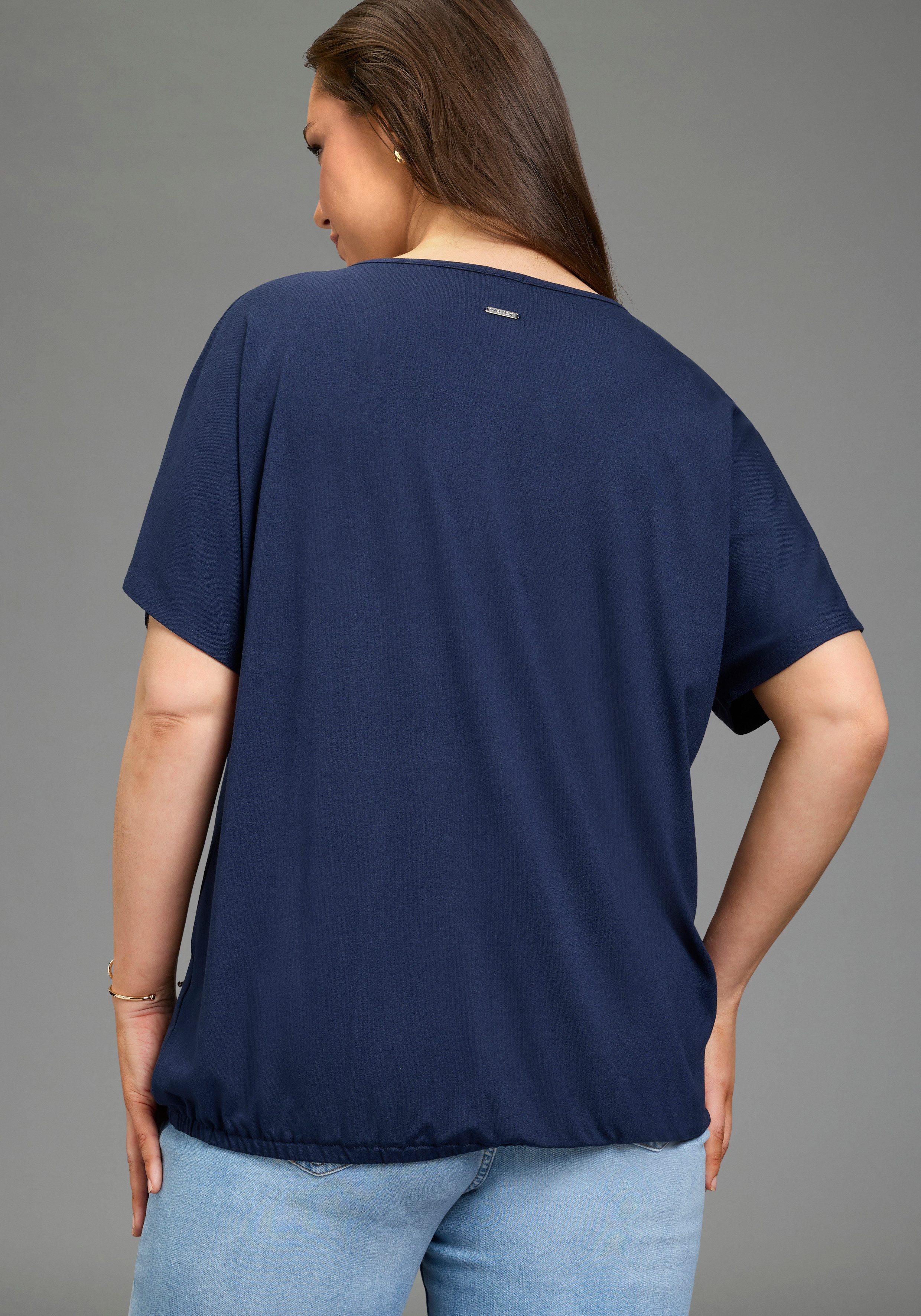 Laura Scott CURVE T-Shirt figurumspielende Passform, mit Rundhalsausschnitt günstig online kaufen