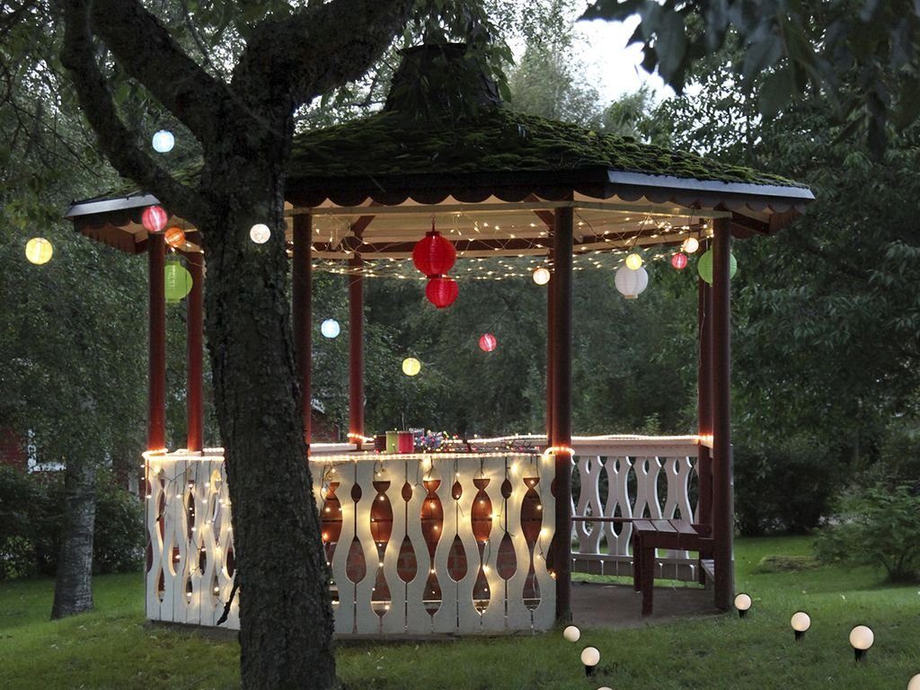 STAR TRADING LED Lampion LED Solar Lampion f. Balkon Terrasse Garten 25cm Sensor m. Haken blau, LED Classic, Neutralweiß (3300K bis 5300K)