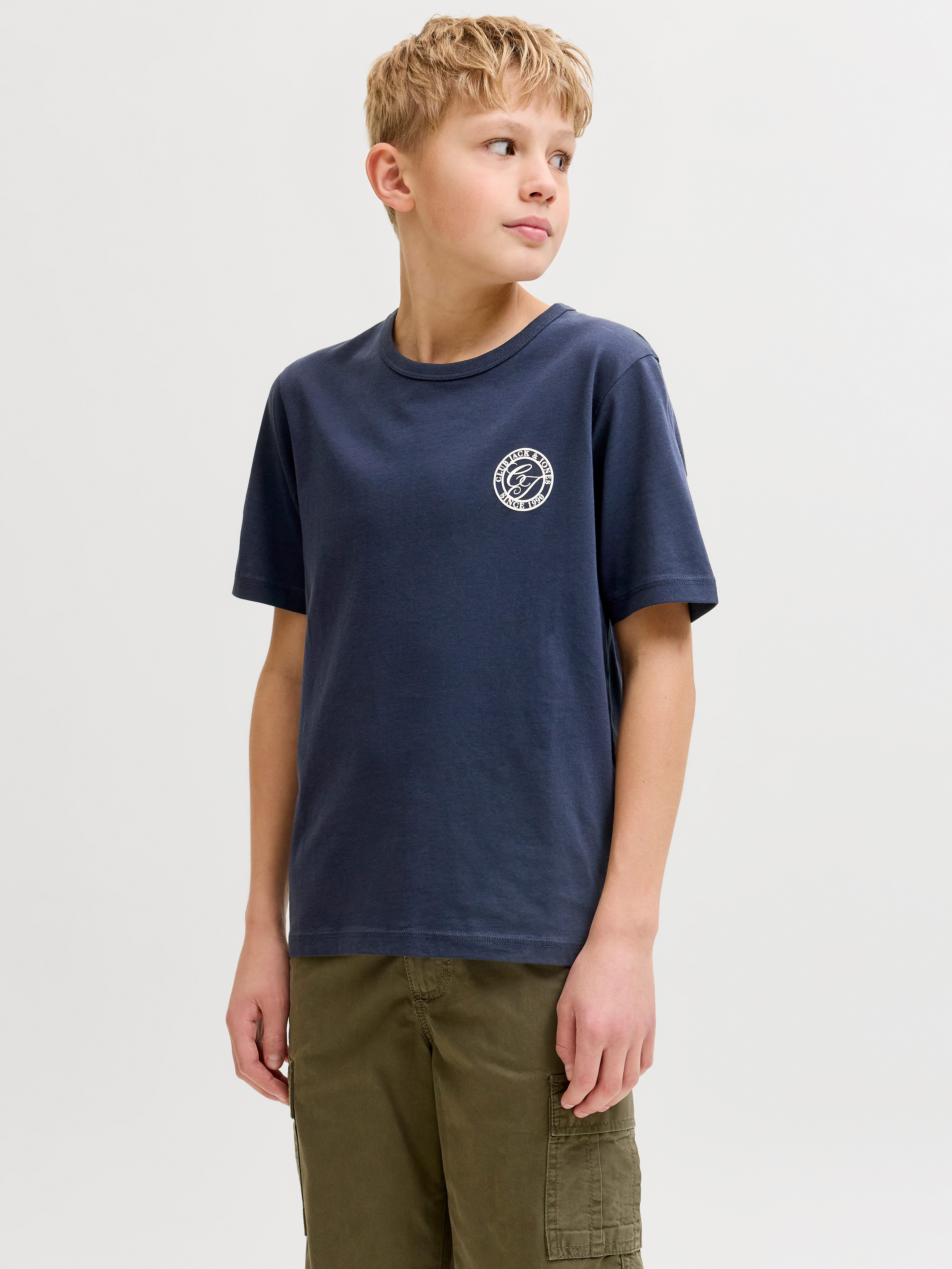 Jack & Jones Junior T-Shirt JJALLIANCE TEE SS CREW NECK JNR mit rundem Logopatch