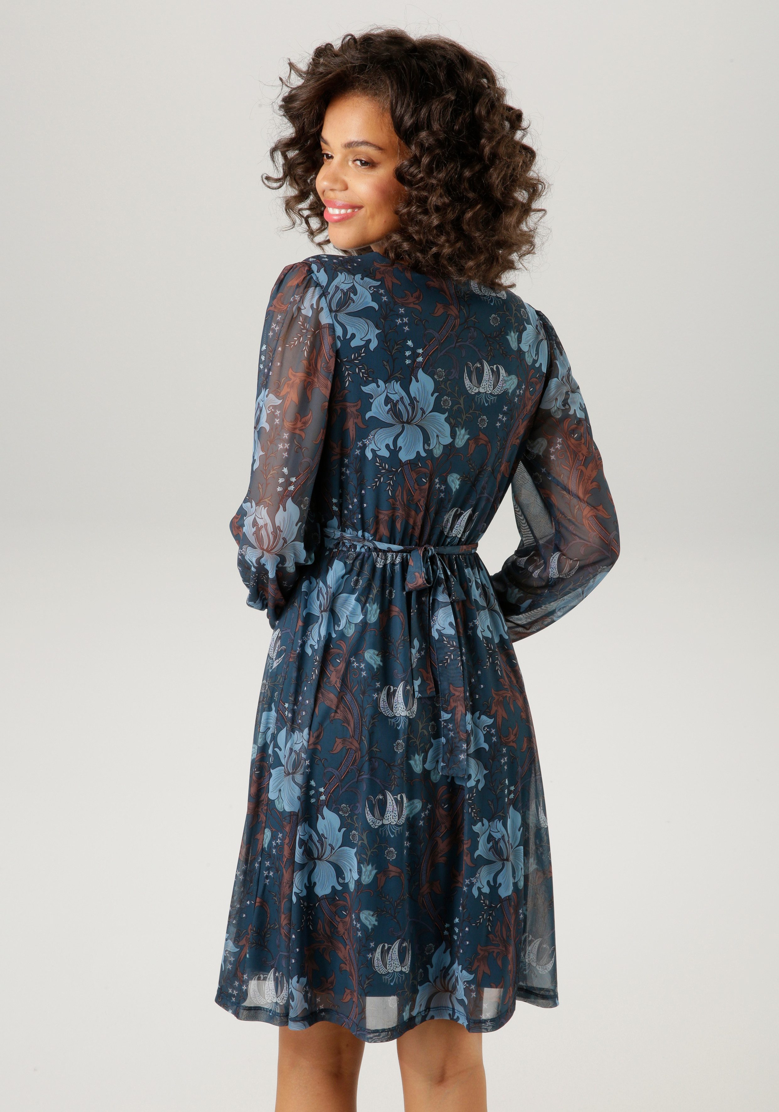 Aniston CASUAL Blusenkleid mit dekorativer Brosche am fixiertem Bindegürtel – Bild 2 von 5