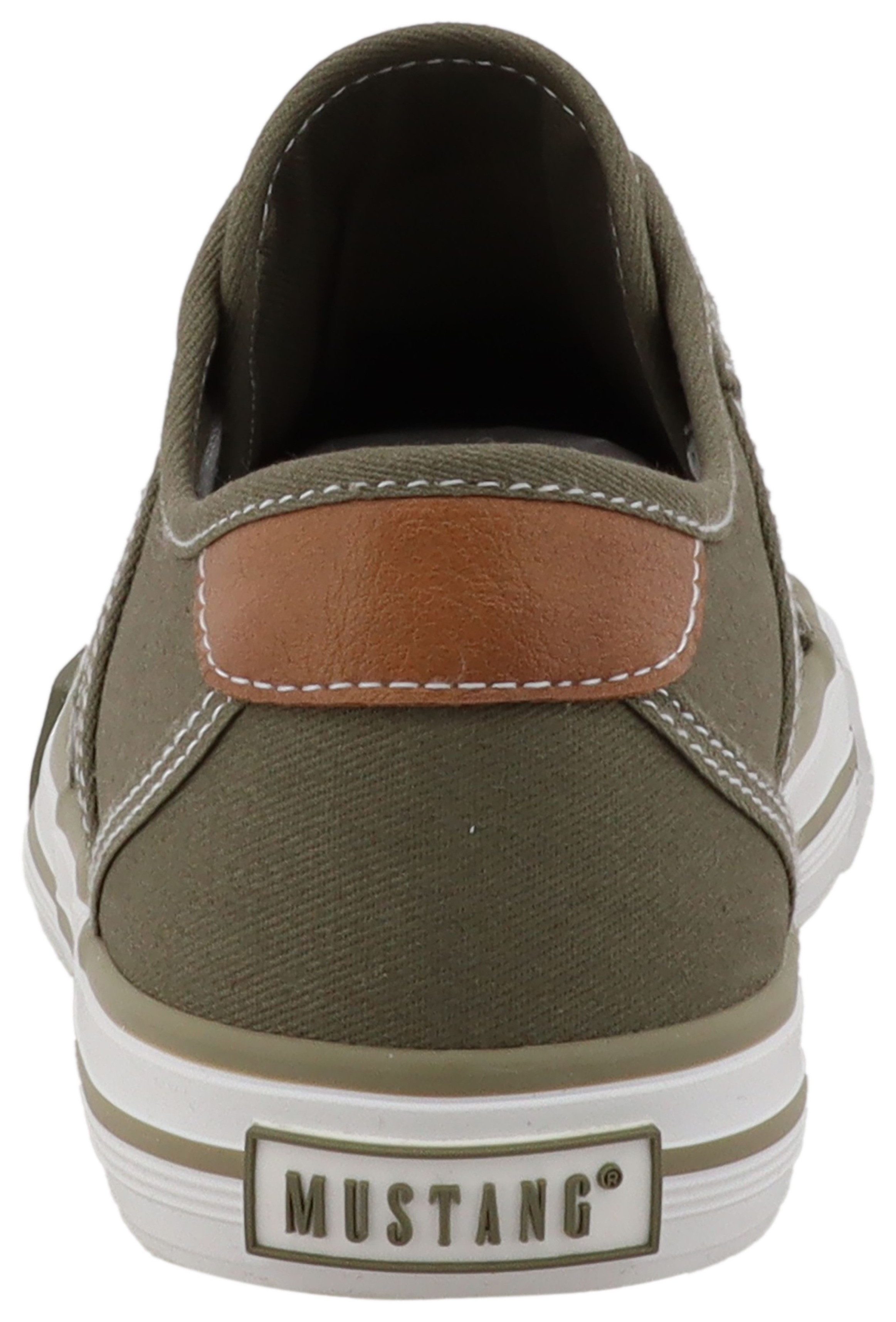 Mustang Shoes Gaspare Slip-On Sneaker Freizeitschuh, Slipper, Halbschuh mit Kontrastnähten