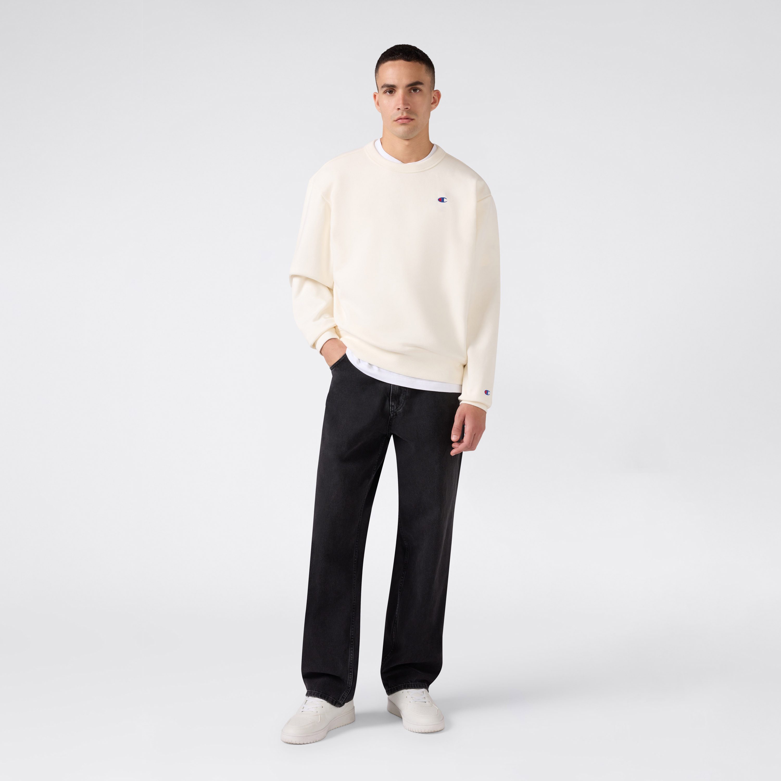 Champion Sweatshirt SPORTWEAR CREWNECK Relax Fit Langarm-Design, Crewneck-Ausschnitt, aus Baumwolle und Polyester