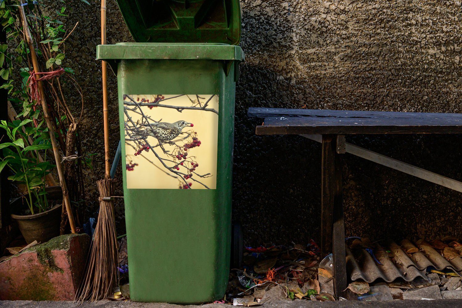 Drossel, Schönes (1 einer Mülltonne, Container, isst die Wandsticker Beere Bild Mülleimer-aufkleber, Sticker, eine Abfalbehälter St), MuchoWow