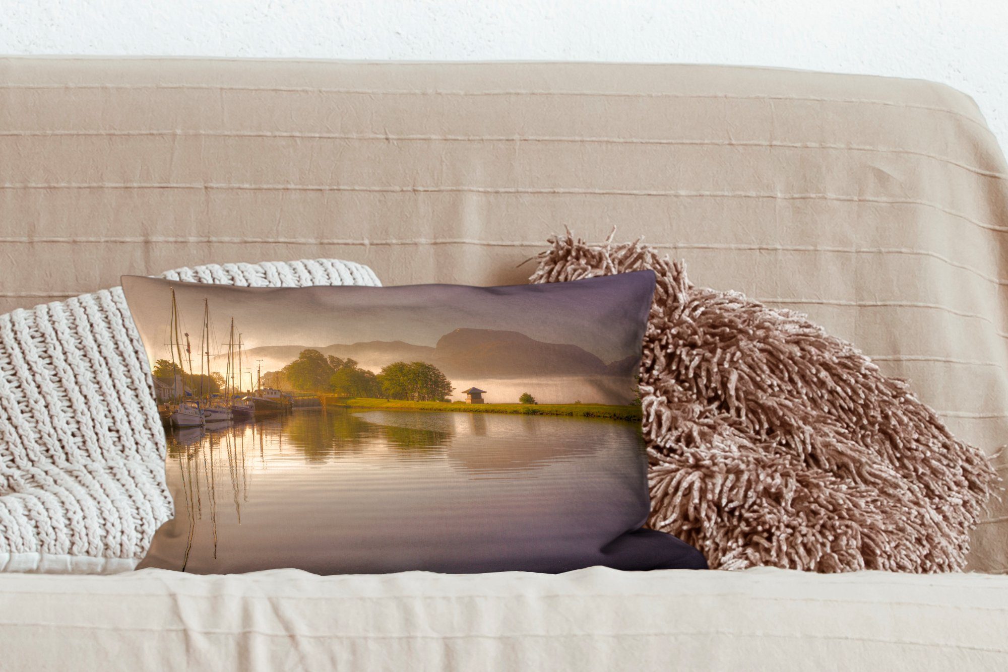 MuchoWow Dekoration, Schlafzimmer Ben Füllung, Wohzimmer Dekokissen Schottland, im mit in Hintergrund Hafen mit Dekokissen Nevis Zierkissen,