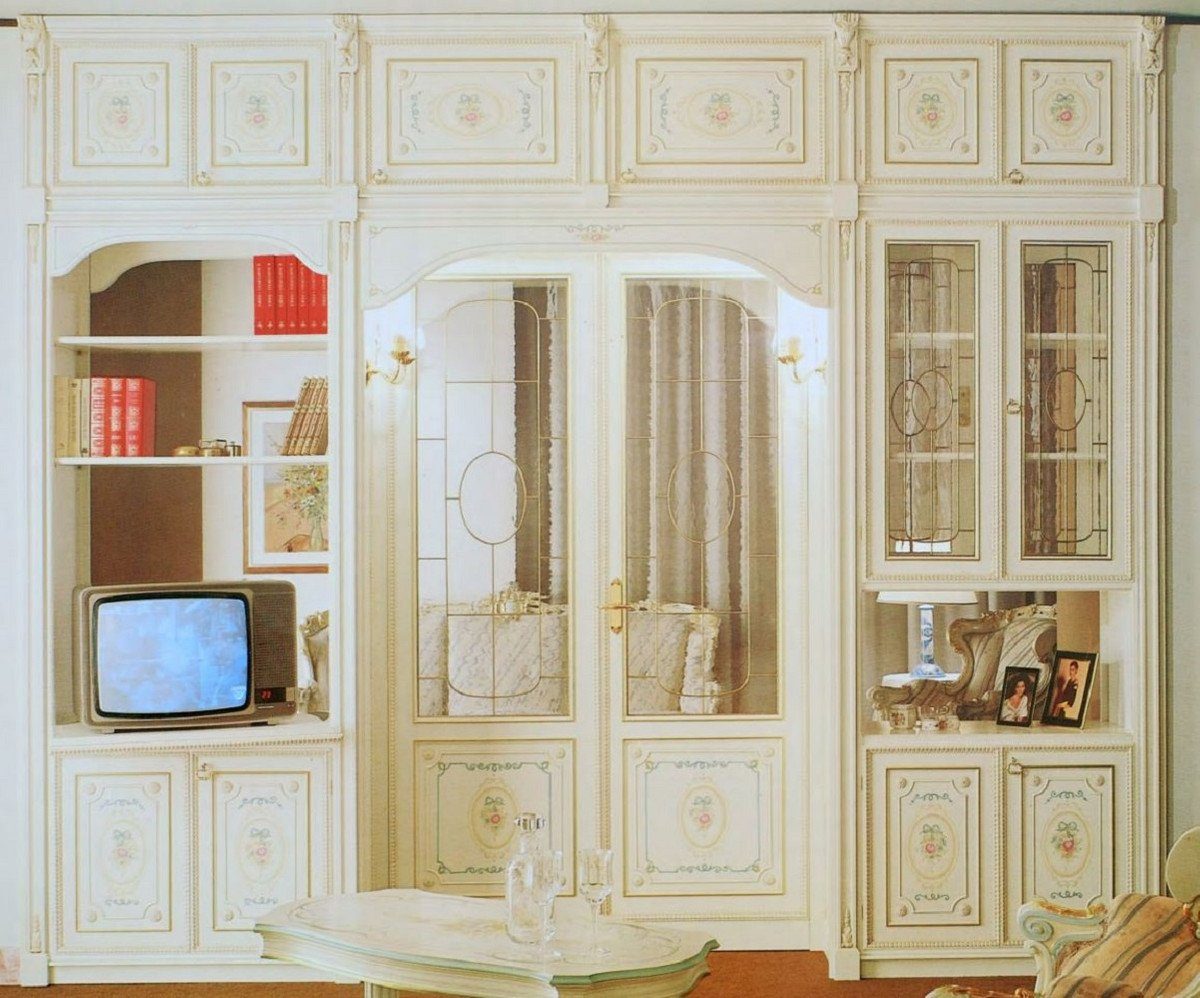 Casa Padrino Stauraumschrank Luxus Barock Schrank Weiß / Mehrfarbig / Gold  - Barockstil Massivholz Wohnzimmerschrank - Barock Wohnzimmer Möbel - Luxus  Qualität - Made in Italy