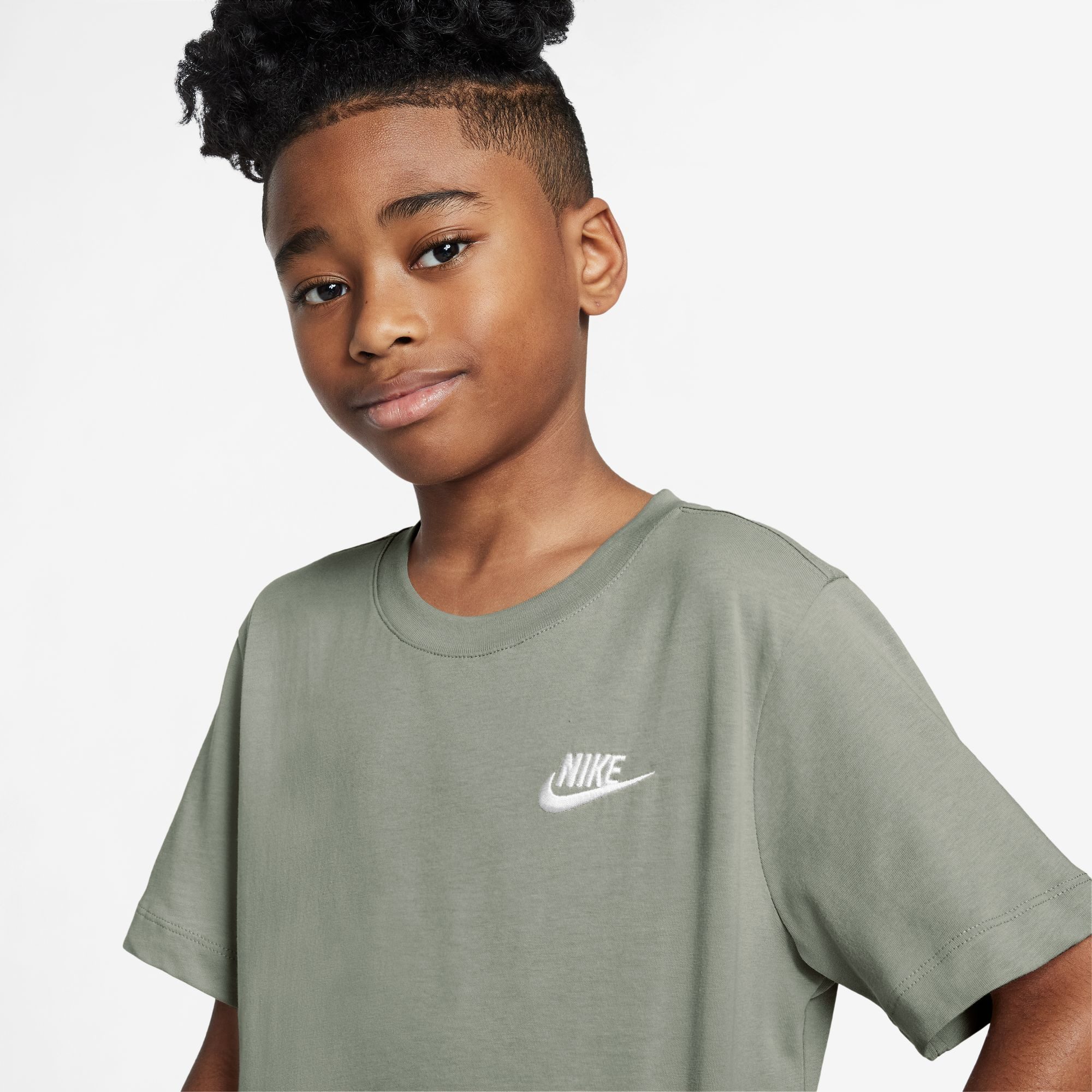 Nike Sportswear T-Shirt K NSW TEE EMB FUTURA LBR für Jugendliche, mit Kapuze, gerader Schnitt, sportlicher Stil