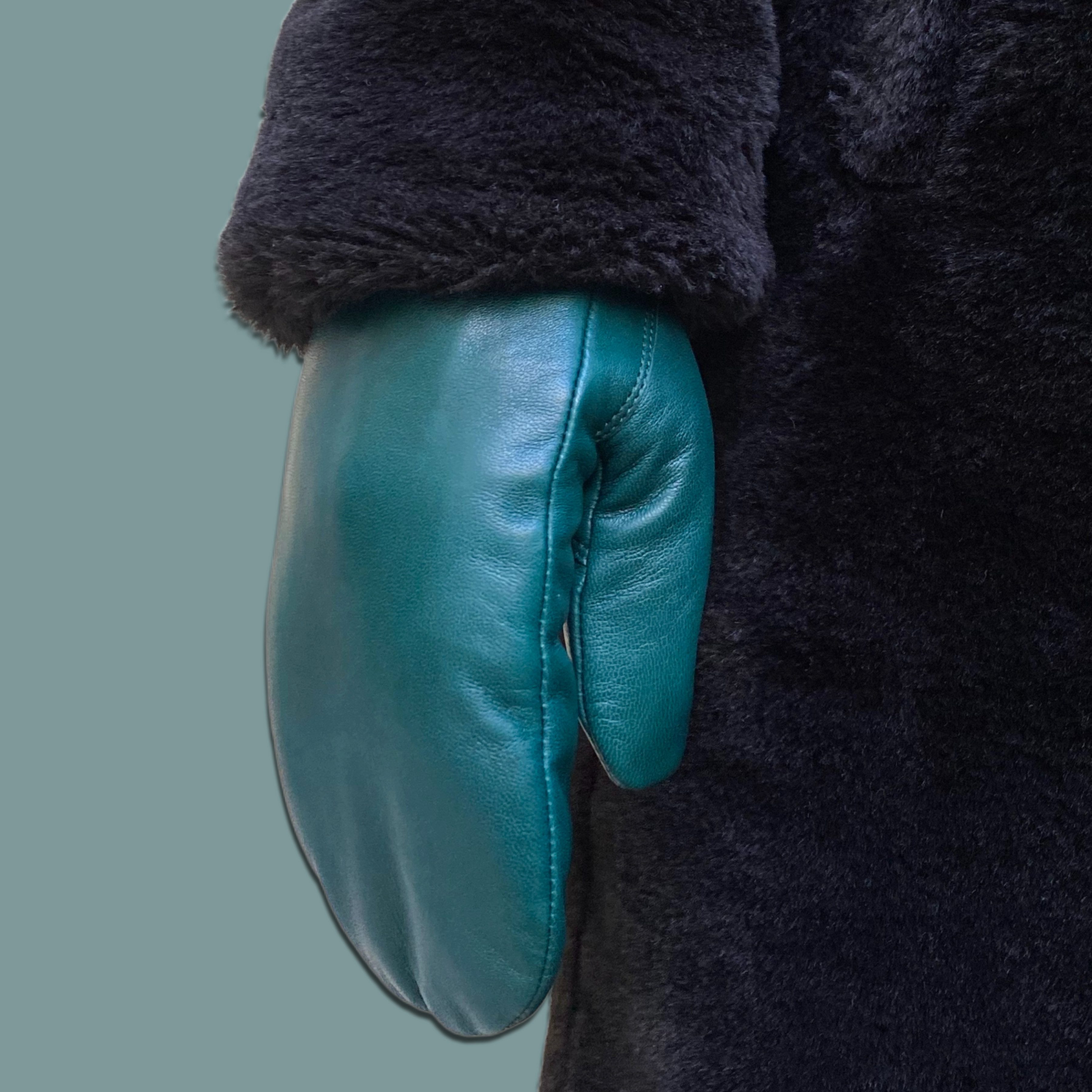 AKAROA Lederhandschuhe Lammfell Fäustlinge SUE, italienisches Leder, Lammfellfutter