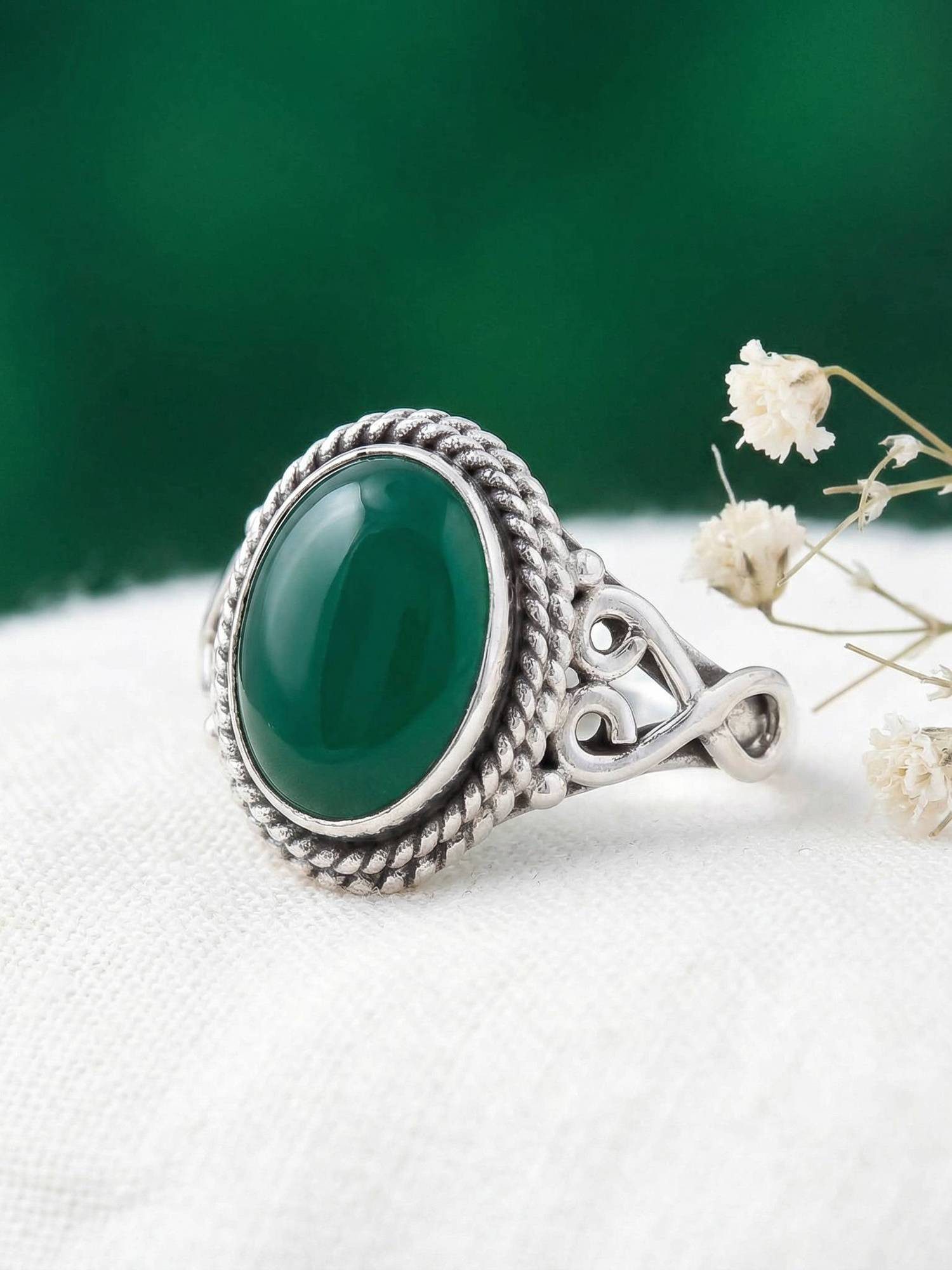 mantraroma Silberring BAGHIMI oval aus 925 Silber mit grünen Onyx (Ring mit Schmuckbeutel), Damenring aus 925er Silber