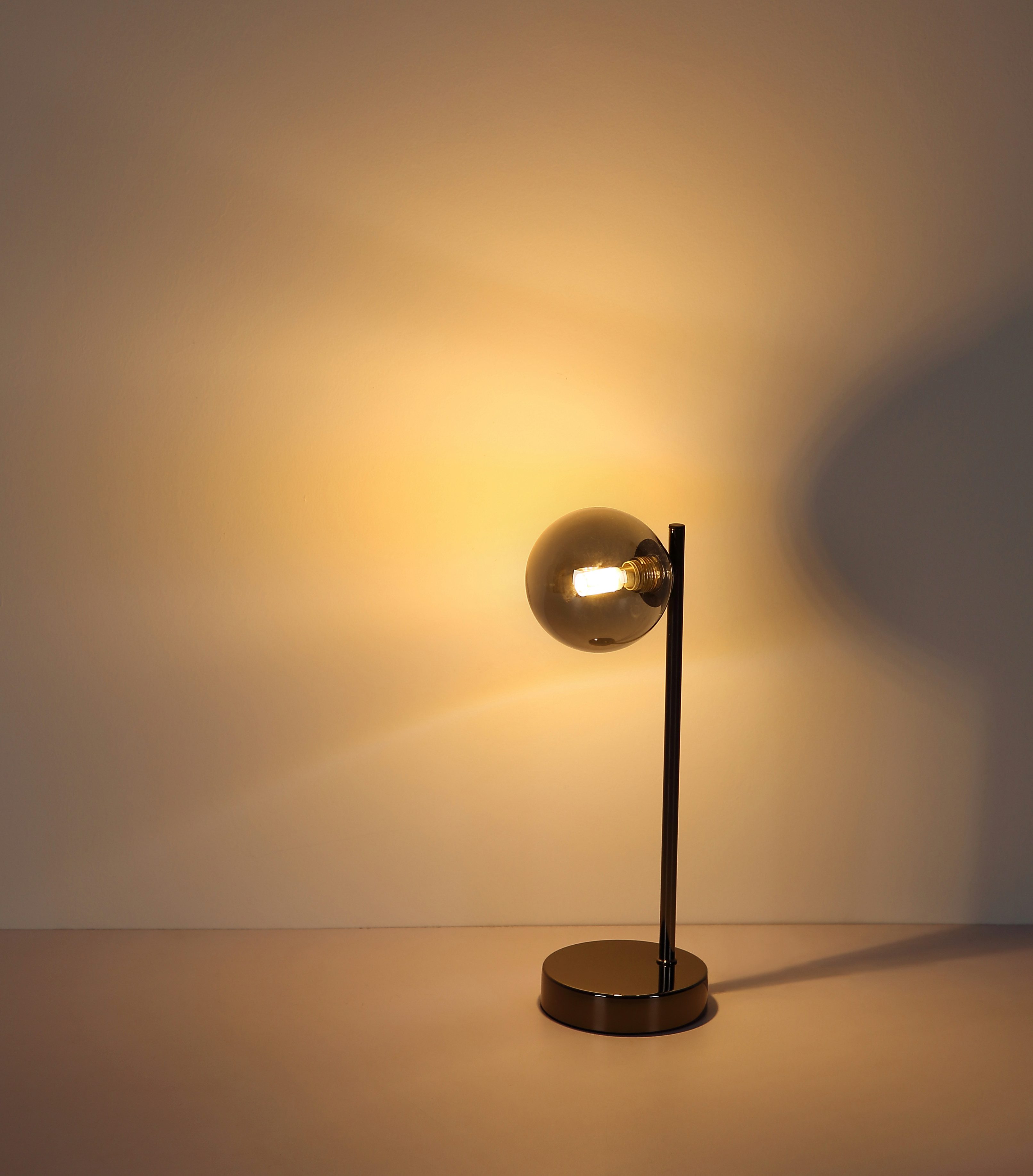 my home Tischleuchte Arlo, Metall schwarz-chromfarben, rauchfarbenes Glas, günstig online kaufen