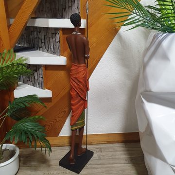 Aspinaworld Dekofigur Afrikanische Mann Dekofigur mit Speer in der Hand und Halskette 80 cm