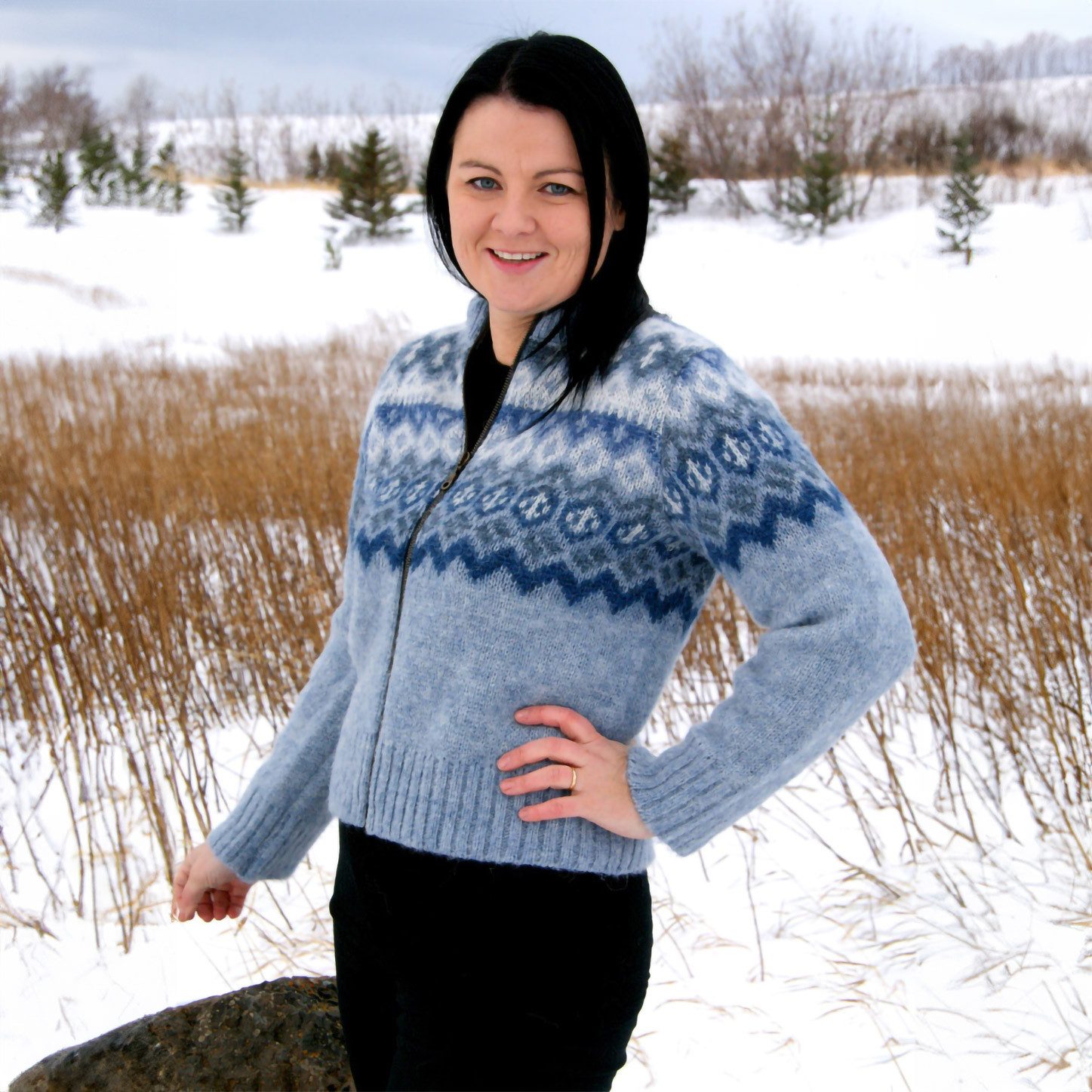 KIDKA Cardigan - Nordische Damen Woll-Strickjacke - Farbe hellblau - aus rauer isländischer Wolle