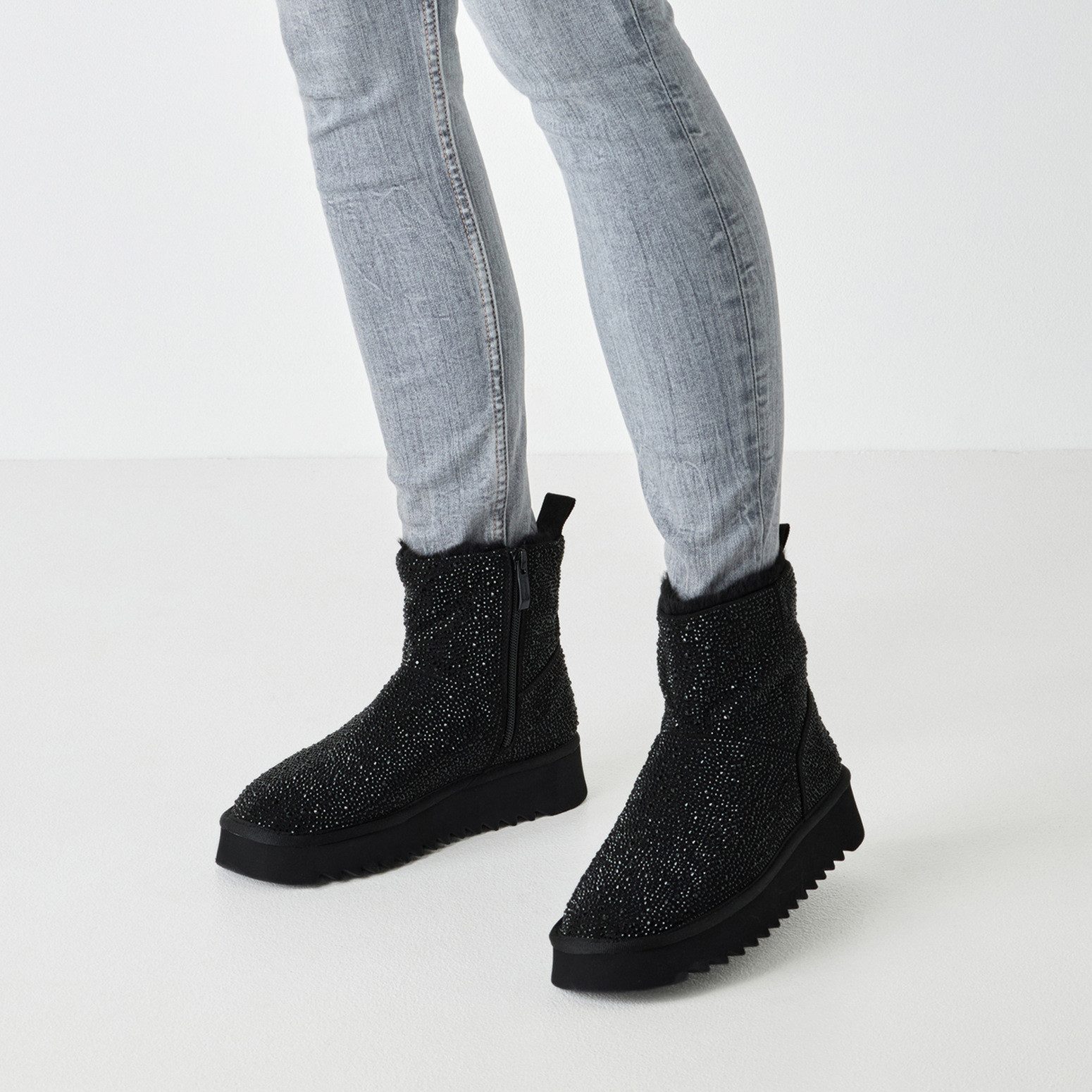 Tamaris Winterboots, Plateau, Stiefelette mit Allover-Strasssteinen günstig online kaufen