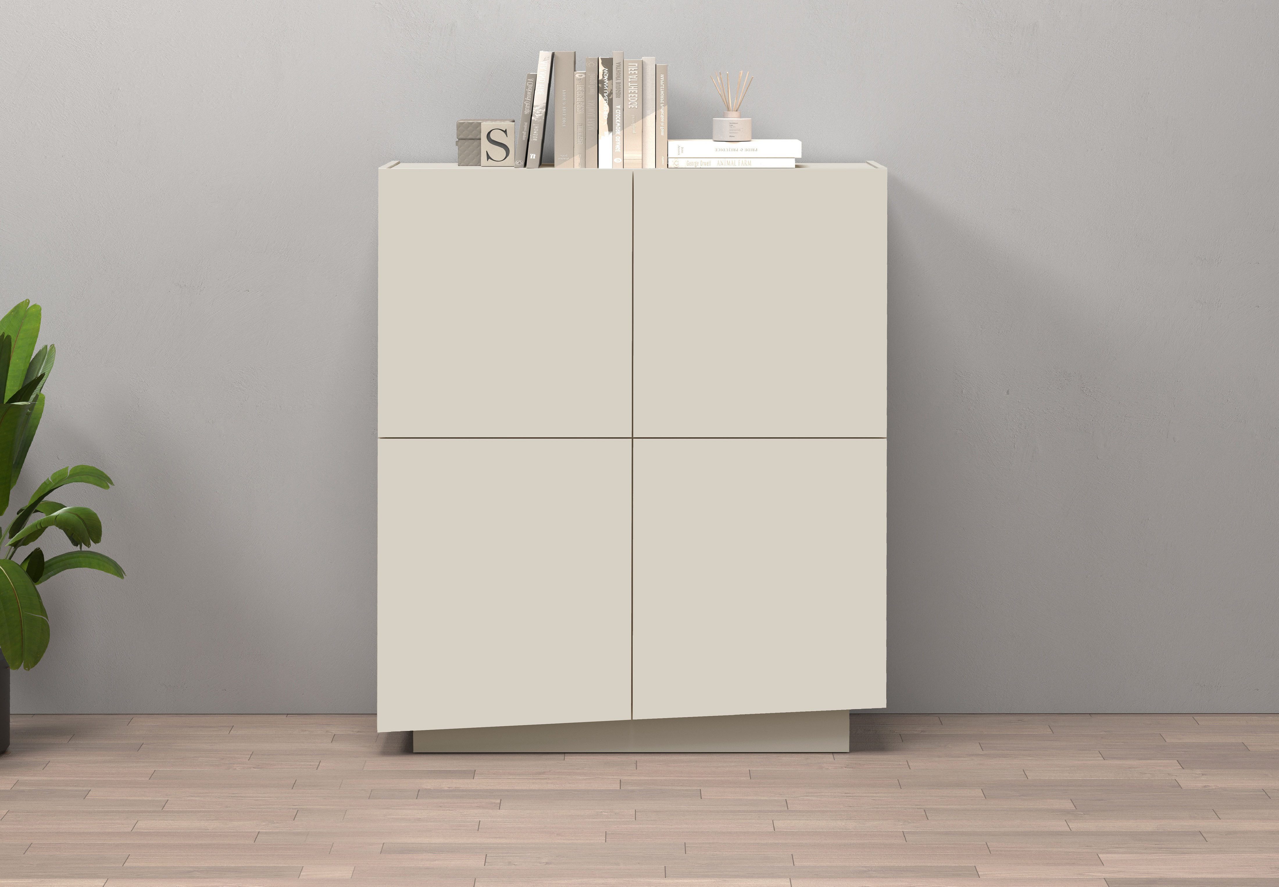 OTTO home Highboard VELA, Höhe 120 cm, Design mit schrägen Türen, 8 Fächer, Made in Italy (1 St), Made in Italy, Maße-B/T/H: 100x35x120,hohes Sideboard,Anrichte,Kommode