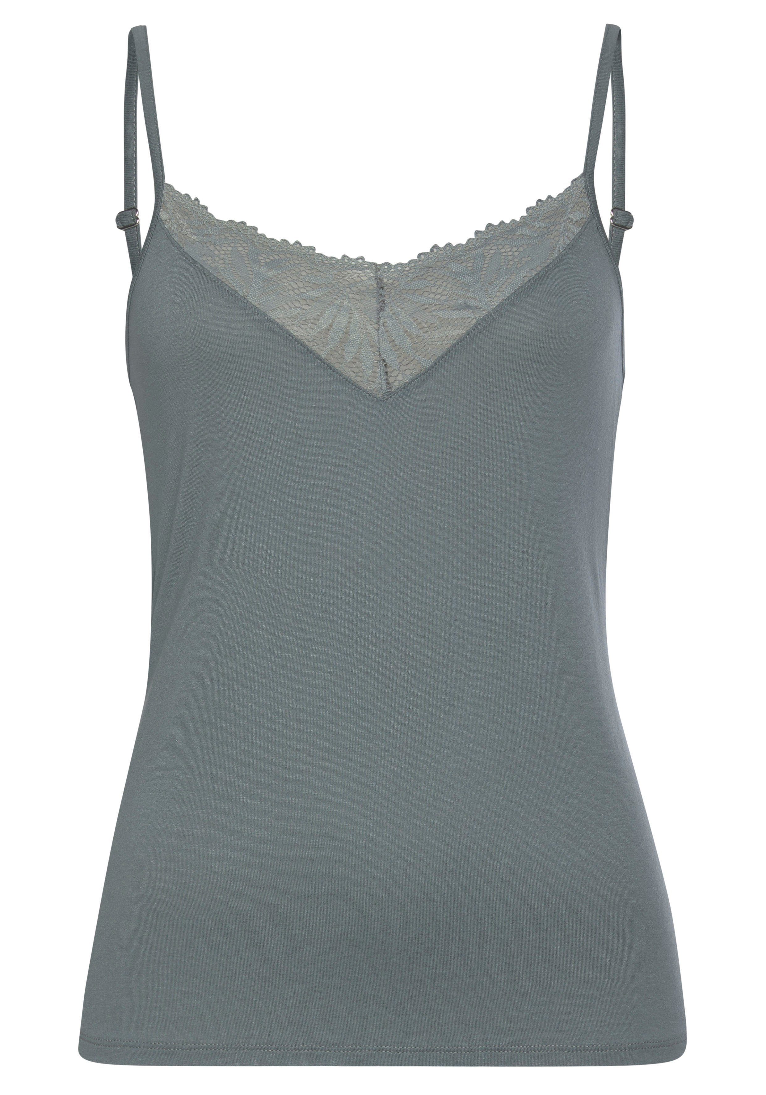 LASCANA Spitzentop mit edlen Spitzendetails. € 19,99