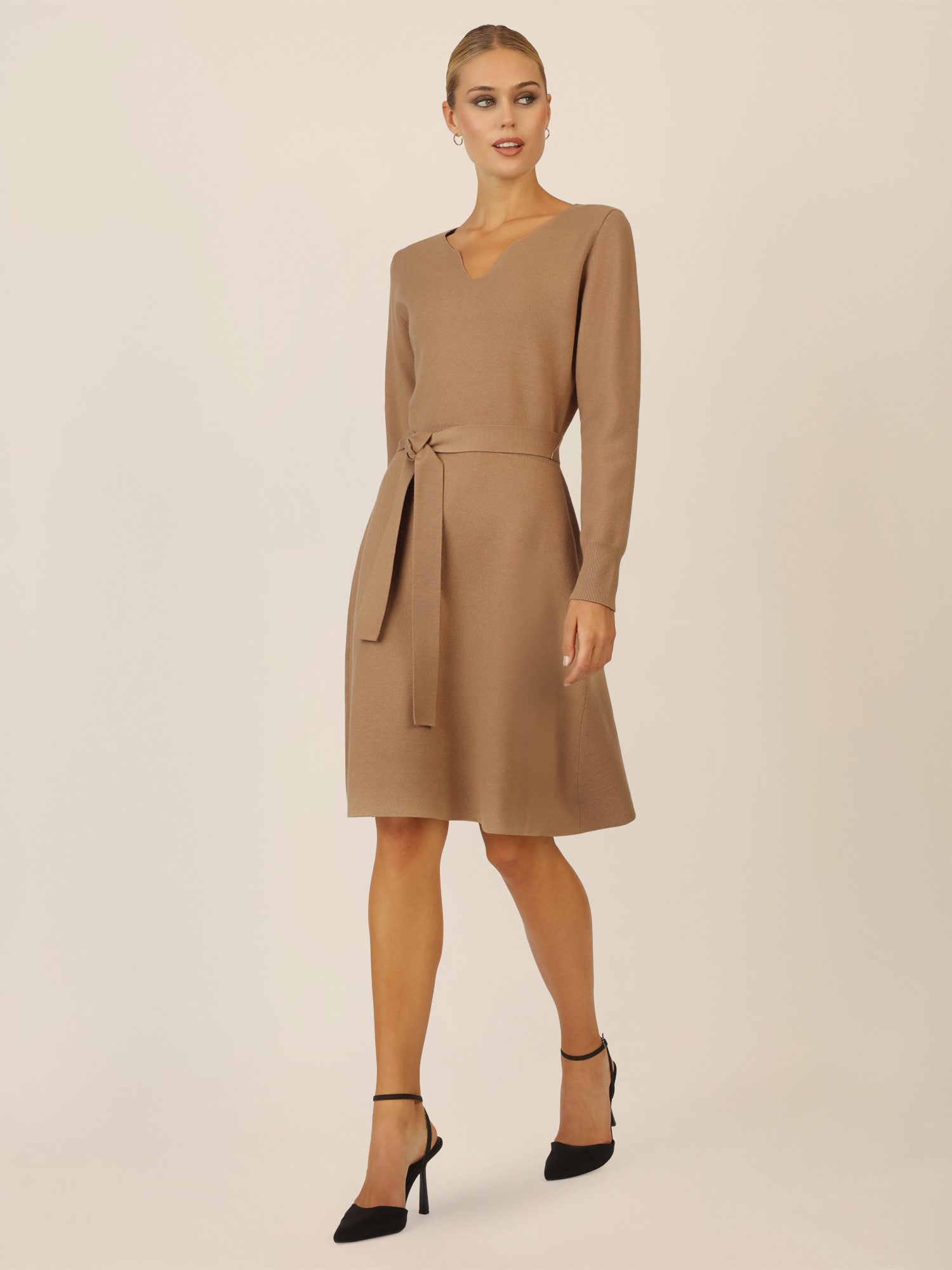 Apart Strickkleid mit V-Ausschnitt günstig online kaufen