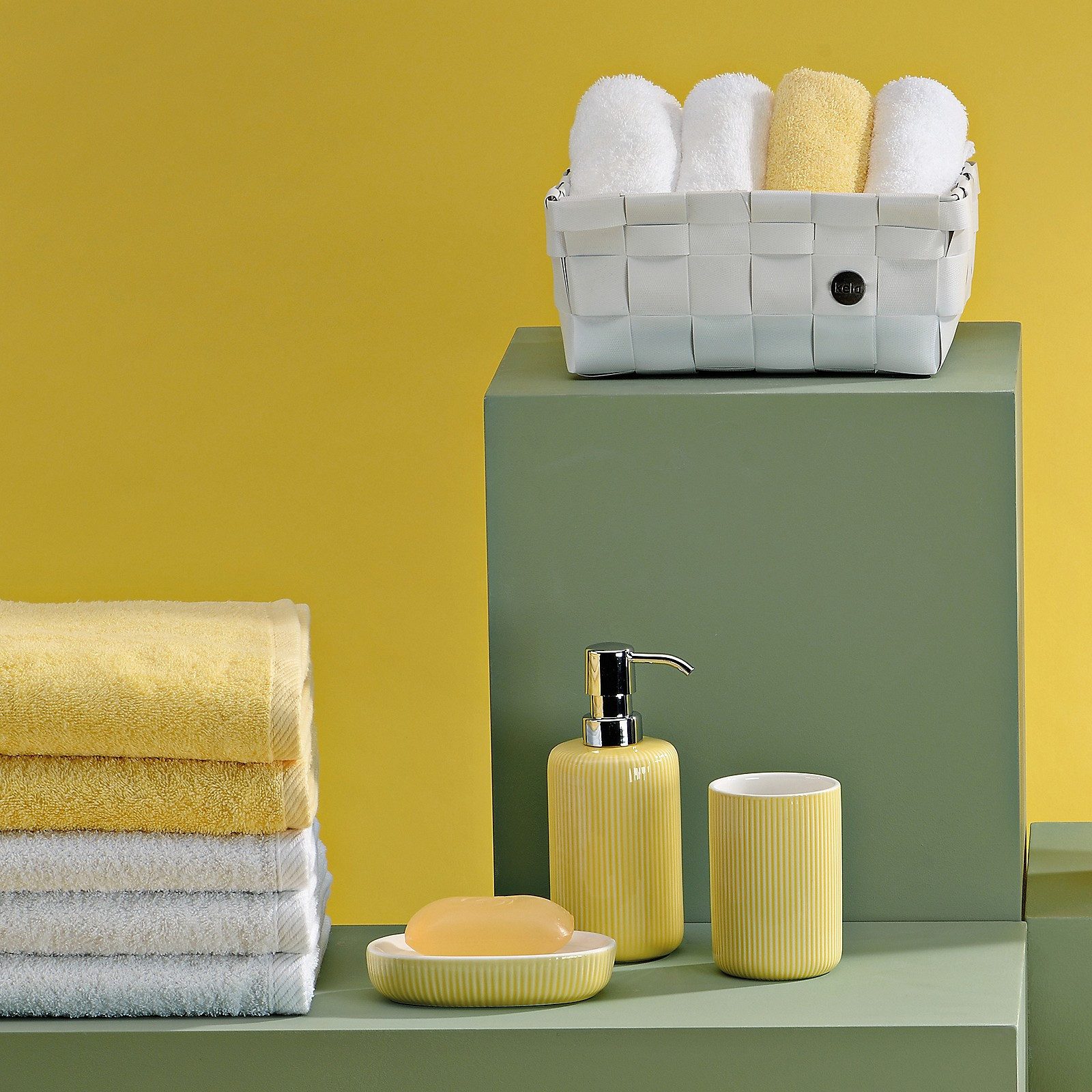 kela Seifenspender Ava, glänzende Keramik, 350 ml, austauschbarer Pumpkopf günstig online kaufen