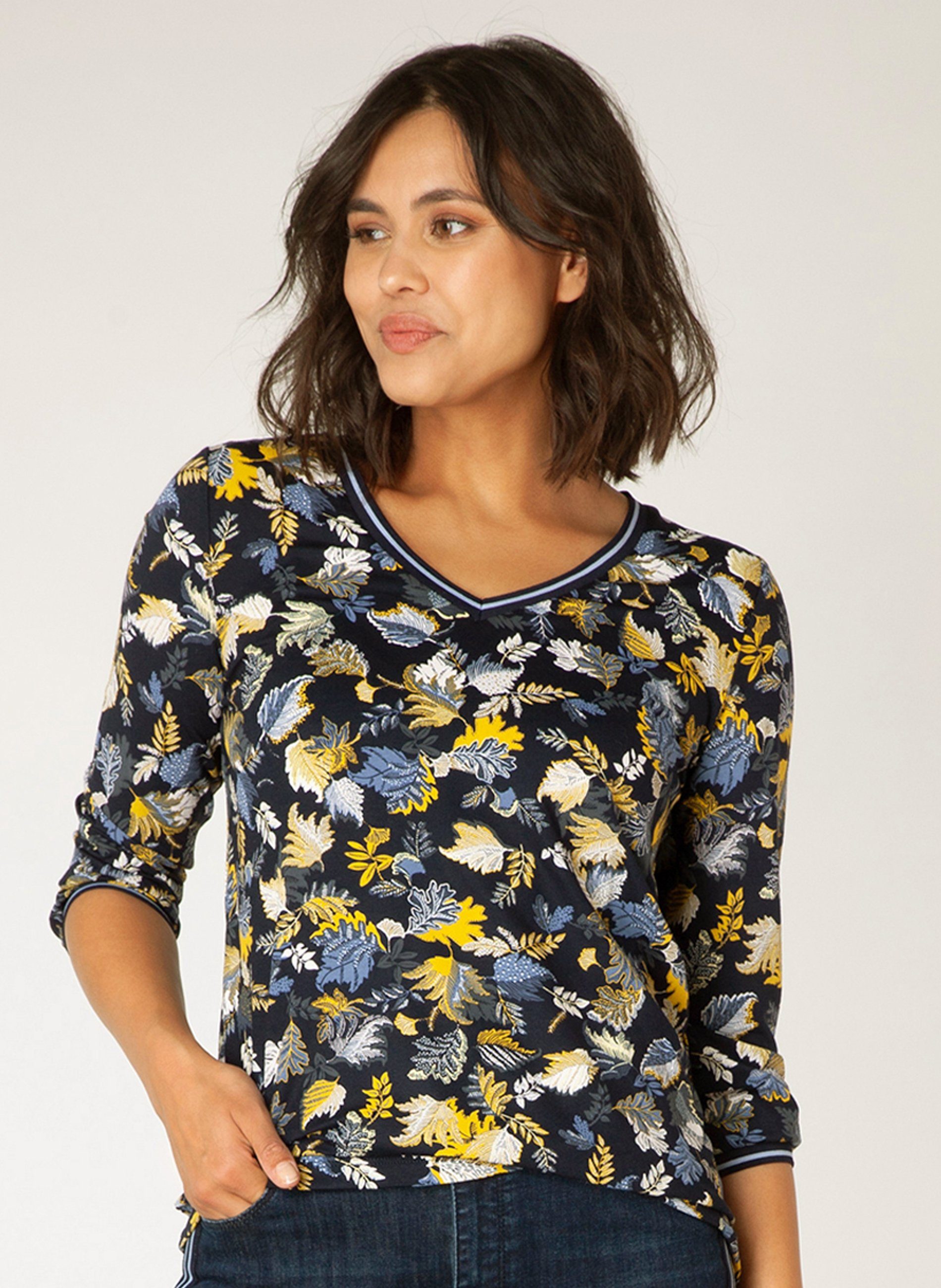 yest V-Shirt Oleny Essential mit floralem Allover-Print