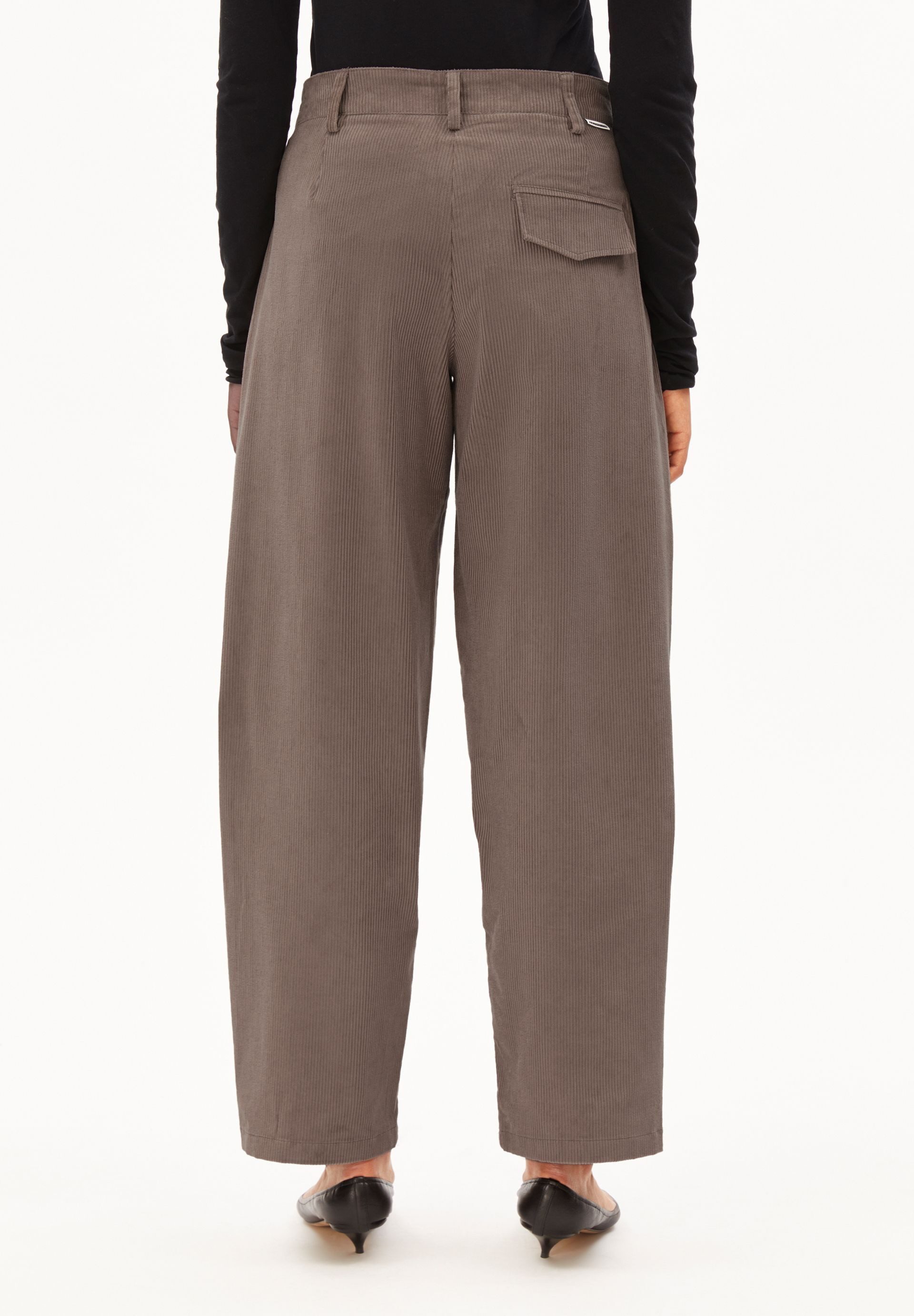 Armedangels Stoffhose BARREL CORDUROY Cordhose aus Bio-Baumwoll Mix (Mid waist, Regular Fit) – Bild 4 von 5