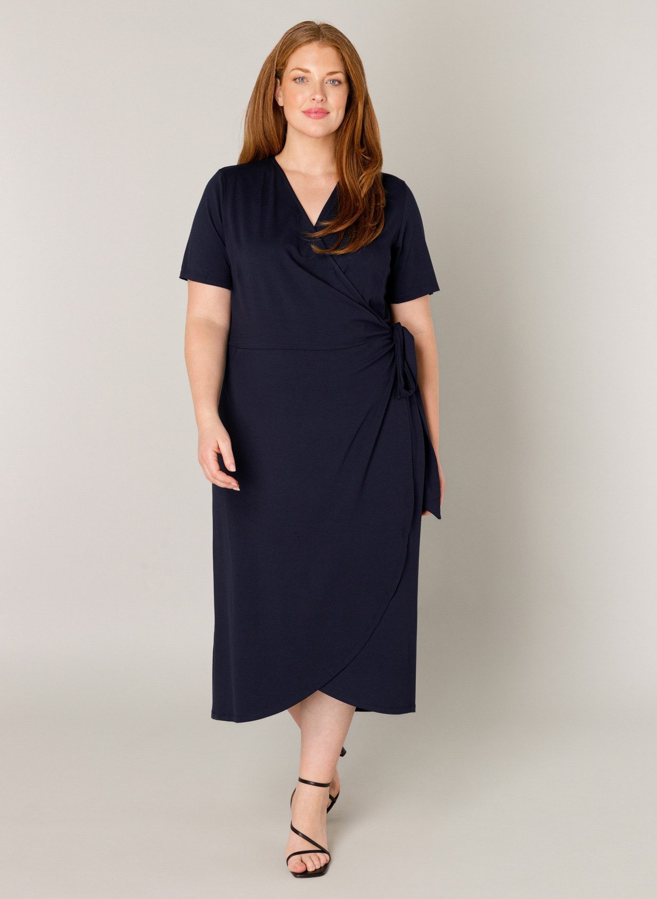 Base Level Curvy Wickelkleid Abbie Weich fließende Viskose-Mischqualität