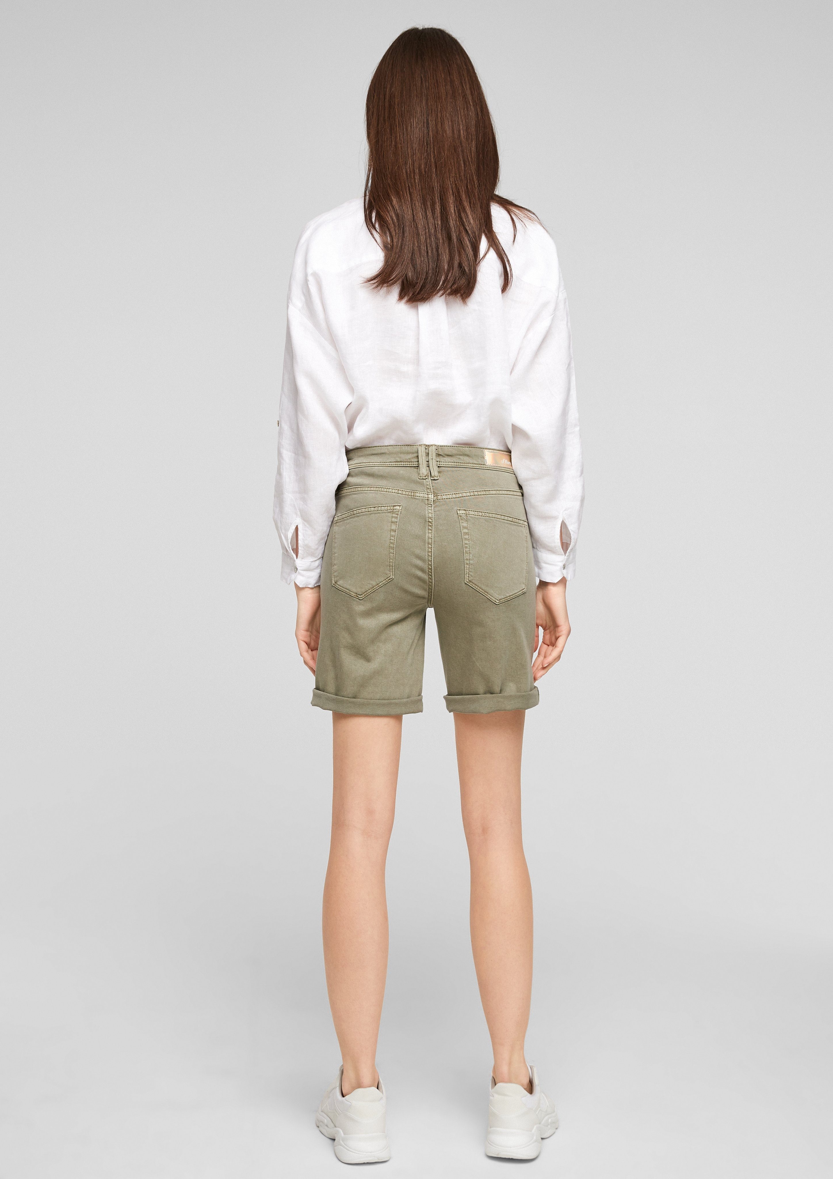 Damen Hosen s.Oliver Jeansshorts Slim: Gefärbte Denim-Shorts Label-Patch, Garment Dye