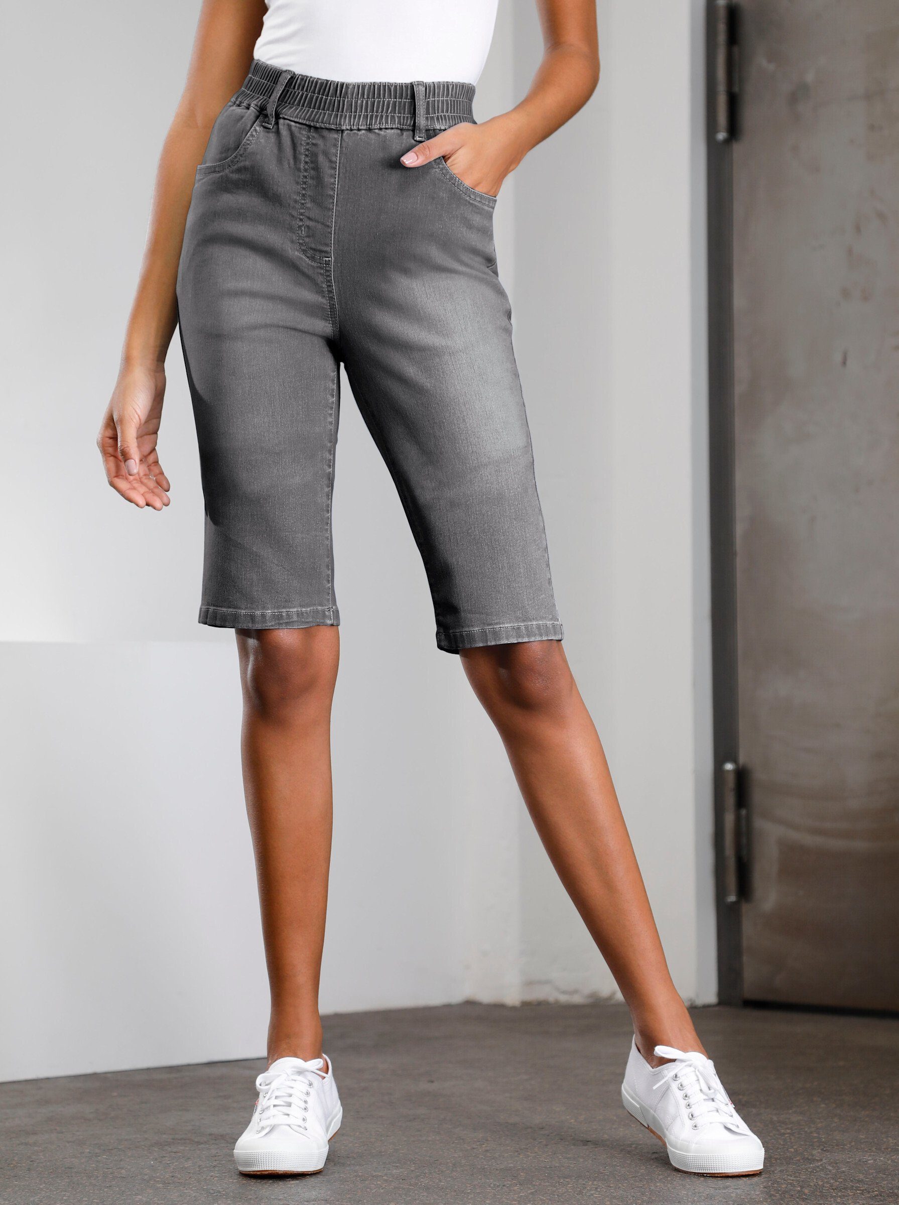 grey-denim an! Sieh Jeansshorts