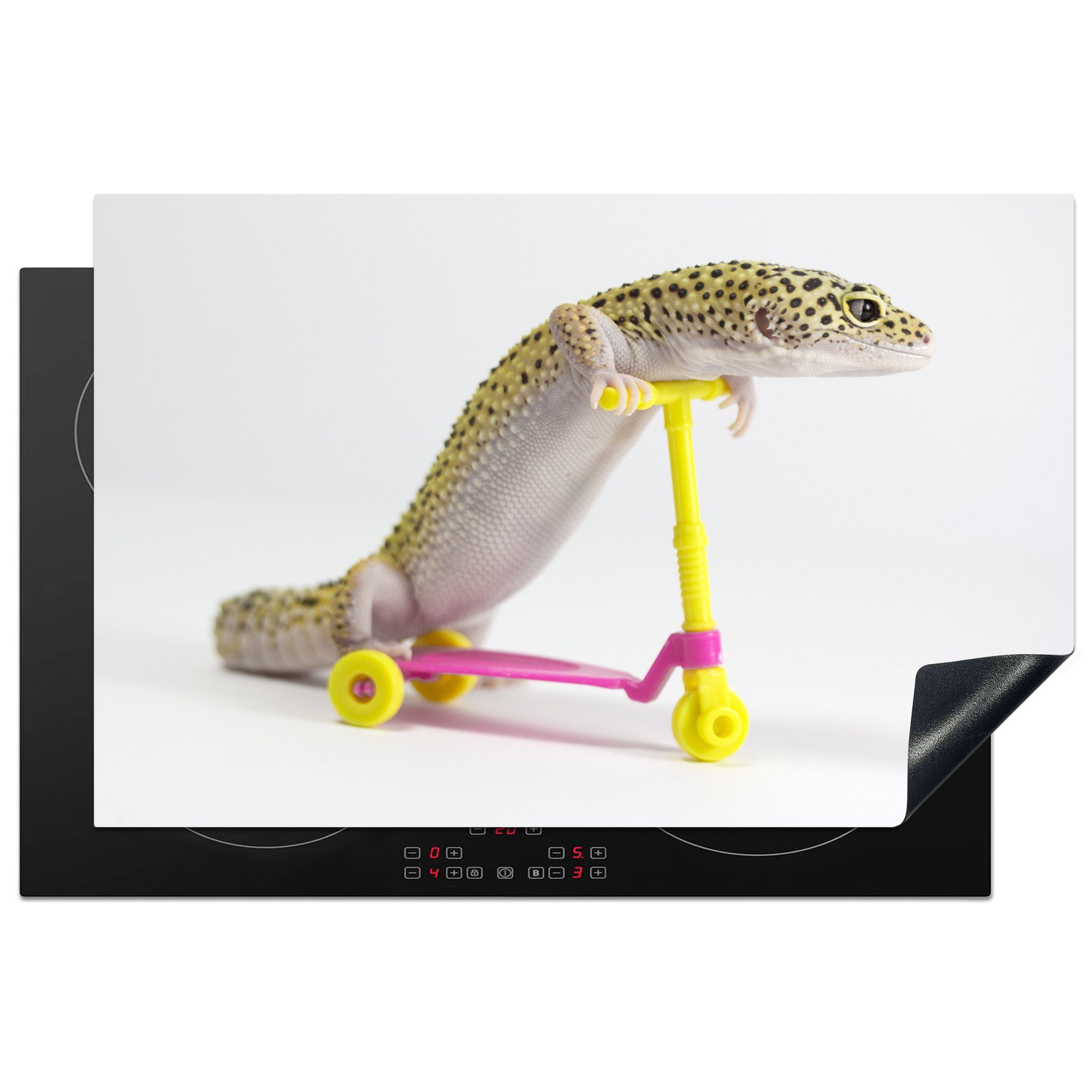 MuchoWow Herdblende-/Abdeckplatte Gecko auf Induktionskochfeld Vinyl, einem die (1 für tlg), Ceranfeldabdeckung cm, küche, Schutz Motorroller, 81x52