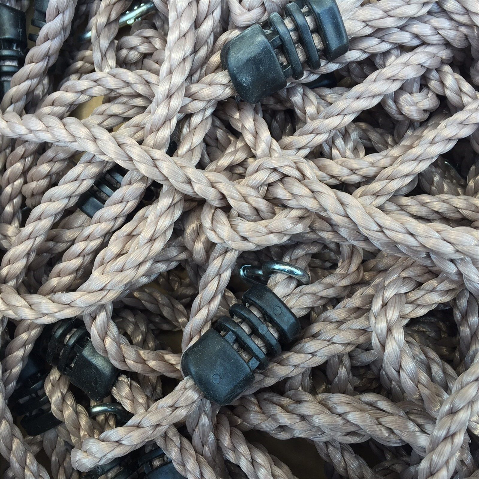Loggyland Kletterseil Kletternetz verschiedene Farben/ Höhen/ Breiten, 70 kg Tragkraft, extrem witterungsbeständig und angenehm in der Hand