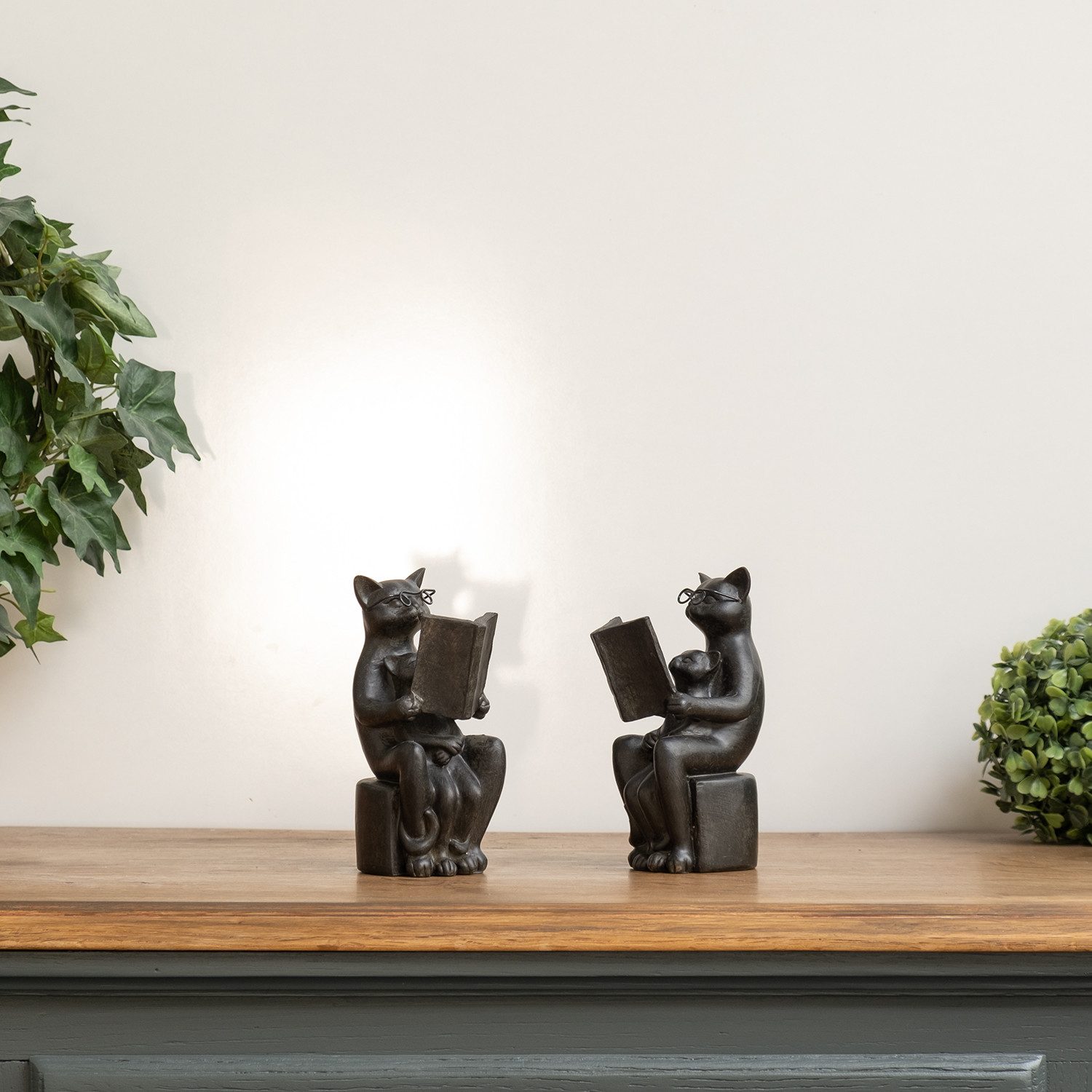 Moritz Dekofigur Buchstützen Katzen Figuren 2er Set Schwarz Buch Brille, Polyresin Figuren Deko Geschenk Geometrische TierFigur Modern Skulptur