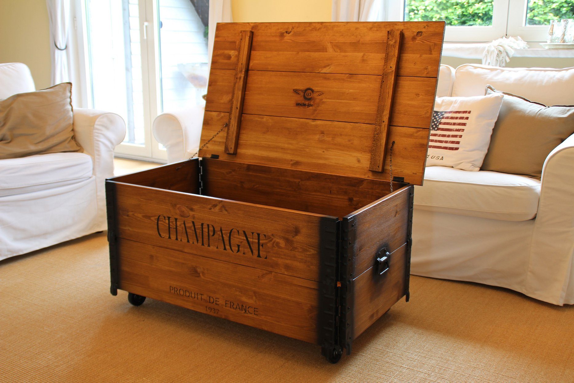 Uncle Joe´s Couchtisch XL Truhen-Design Champagne, im