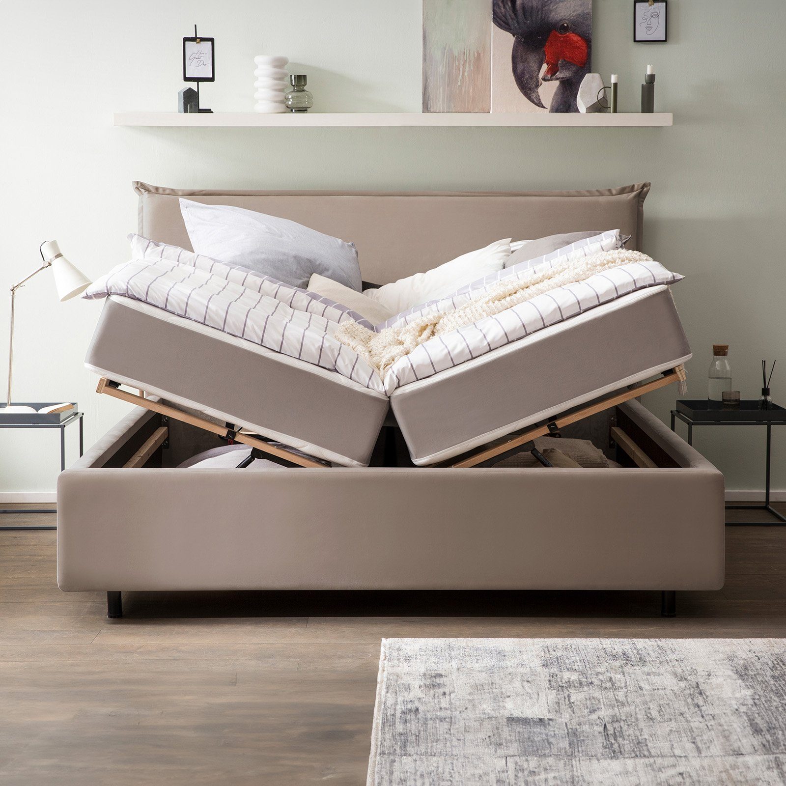 BettCo Stauraumbett Polsterbett mit Bettkasten London (in Taupe Velours, 140 x 200 cm), mit Lattenrost, Runde Füße