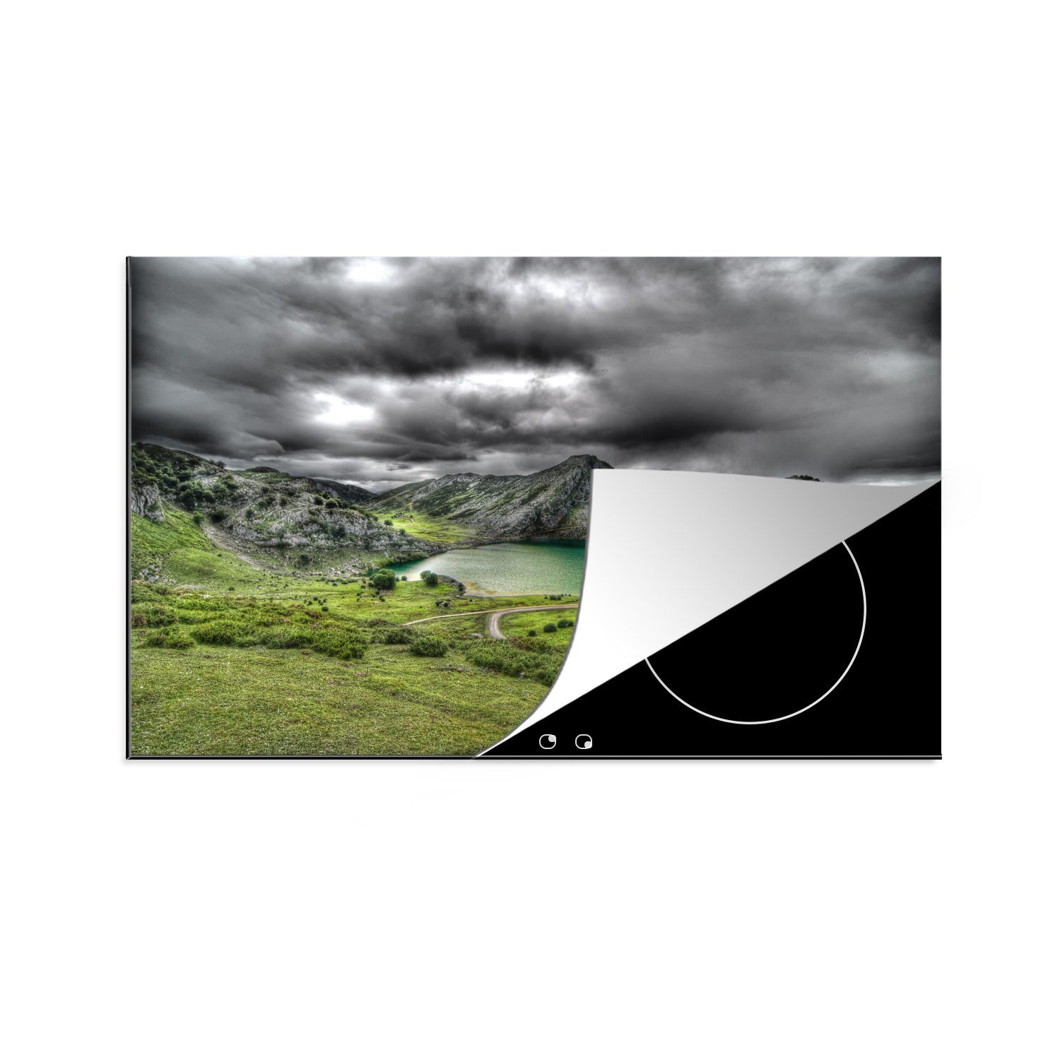 MuchoWow Herdblende-/Abdeckplatte Enol-See in der Nähe des Nationalparks Picos de Europa in Spanien, Vinyl, (1 tlg), 81x52 cm, Induktionskochfeld Schutz für die küche, Ceranfeldabdeckung