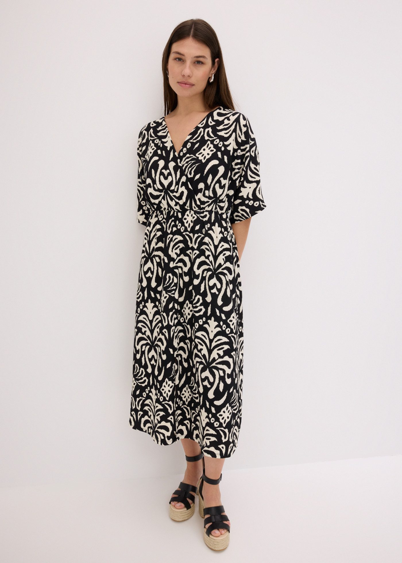 bonprix Jerseykleid eleganter Stil, tiefer V-Ausschnitt, mit modischem Druck