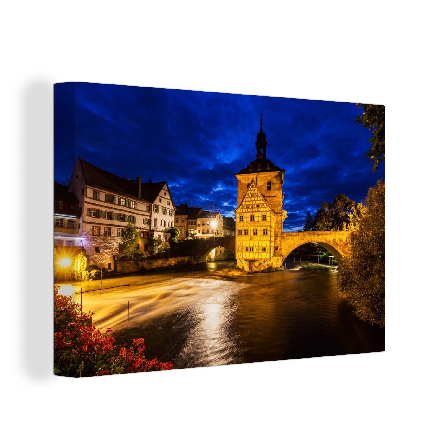 OneMillionCanvasses® Leinwandbild Das beleuchtete Bamberger Rathaus in der Historischen Mitte, (1 St), Wandbild Leinwandbilder, Aufhängefertig, Wanddeko, 30x20 cm