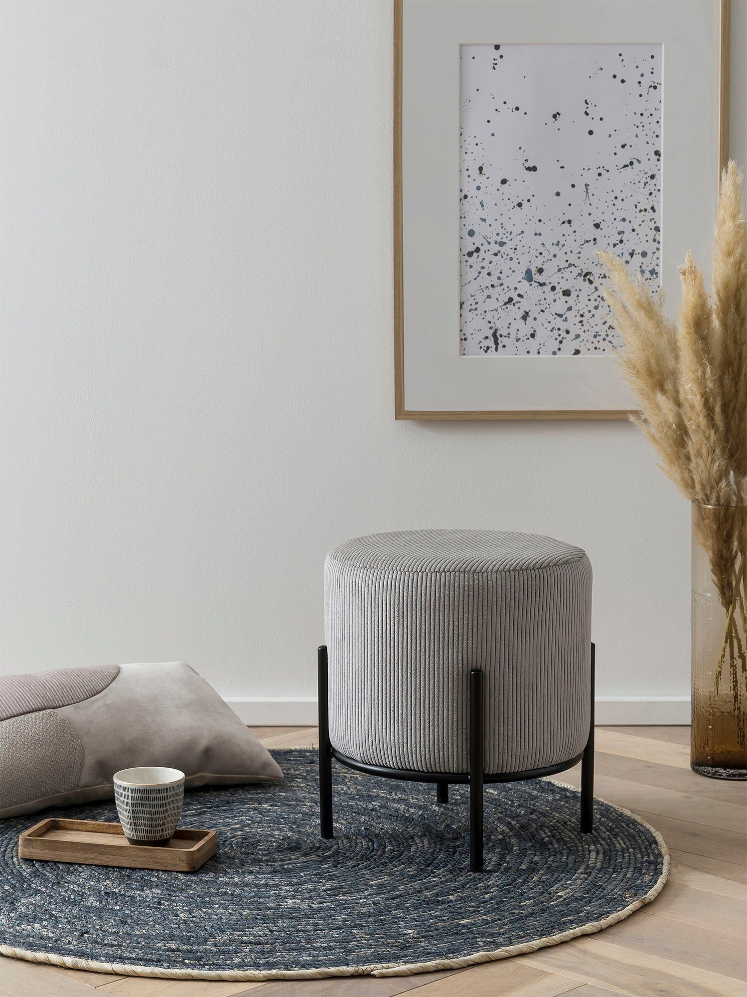 SalesFever Polsterhocker Komfortabler Polsterhocker, mit Design-Gestell aus schwarzem Metall
