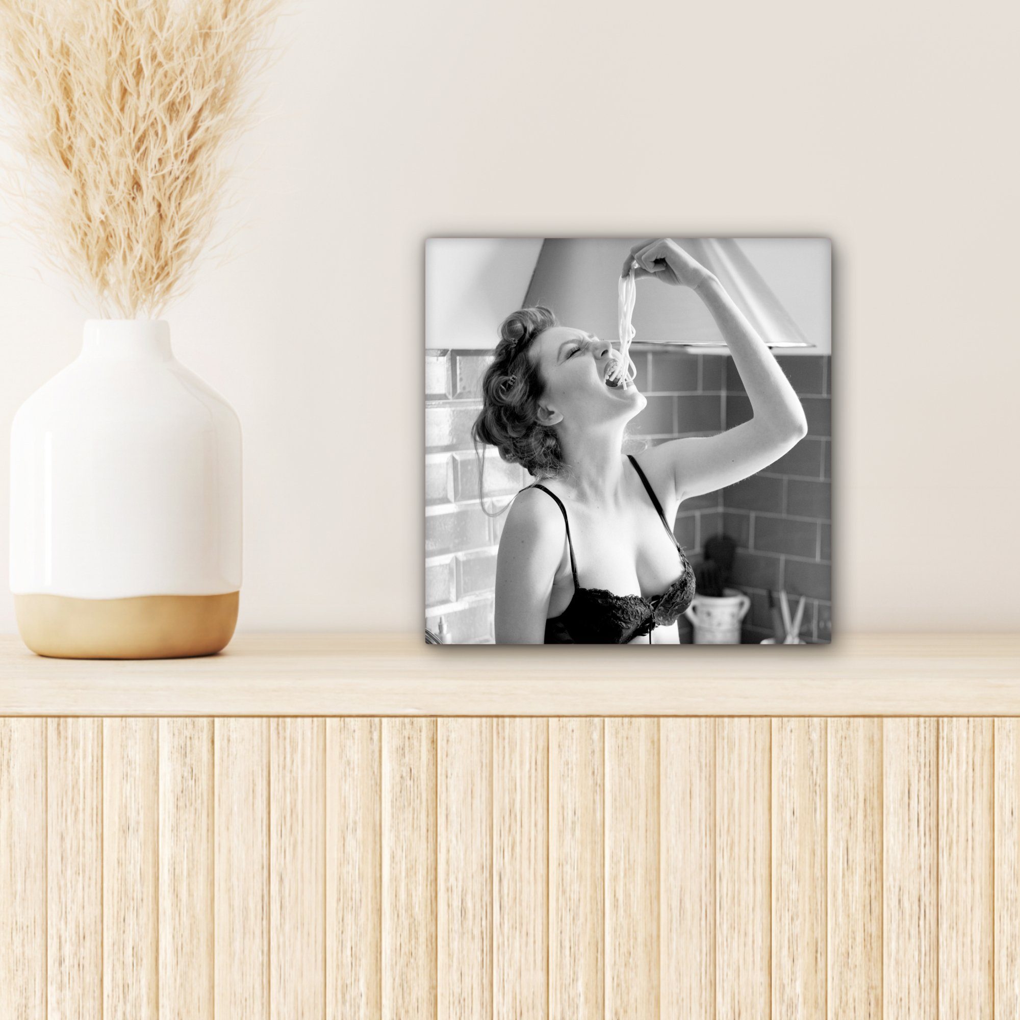 - Frau Spaghetti - OneMillionCanvasses® Bilder (1 Schlafzimmer, Leinwandbild Wohnzimmer 20x20 weiß, Leinwand - St), und für Vintage Schwarz cm