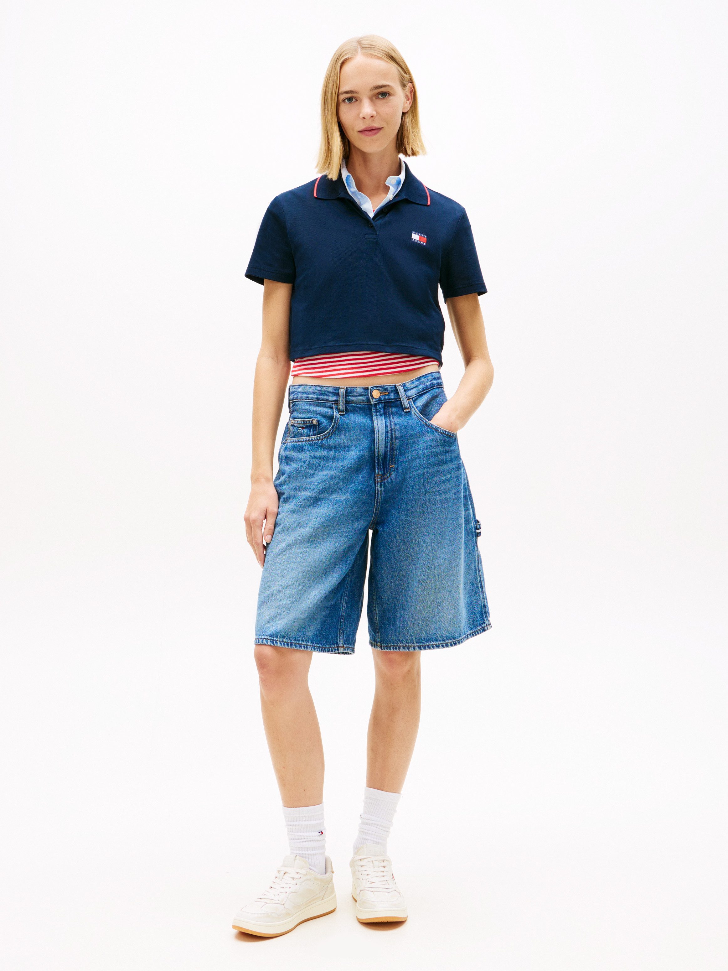 Tommy Jeans Poloshirt TJW CRP BADGE SHORT SLEEVE POLO mit verkürztem Schnitt, Boxy Fit