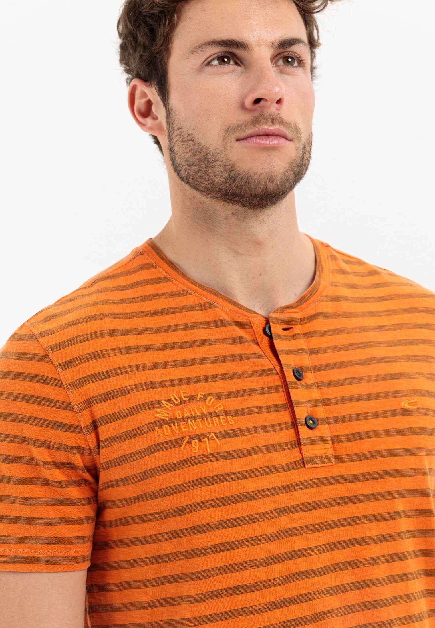 mit camel Streifenmuster Orange Henleyshirt active