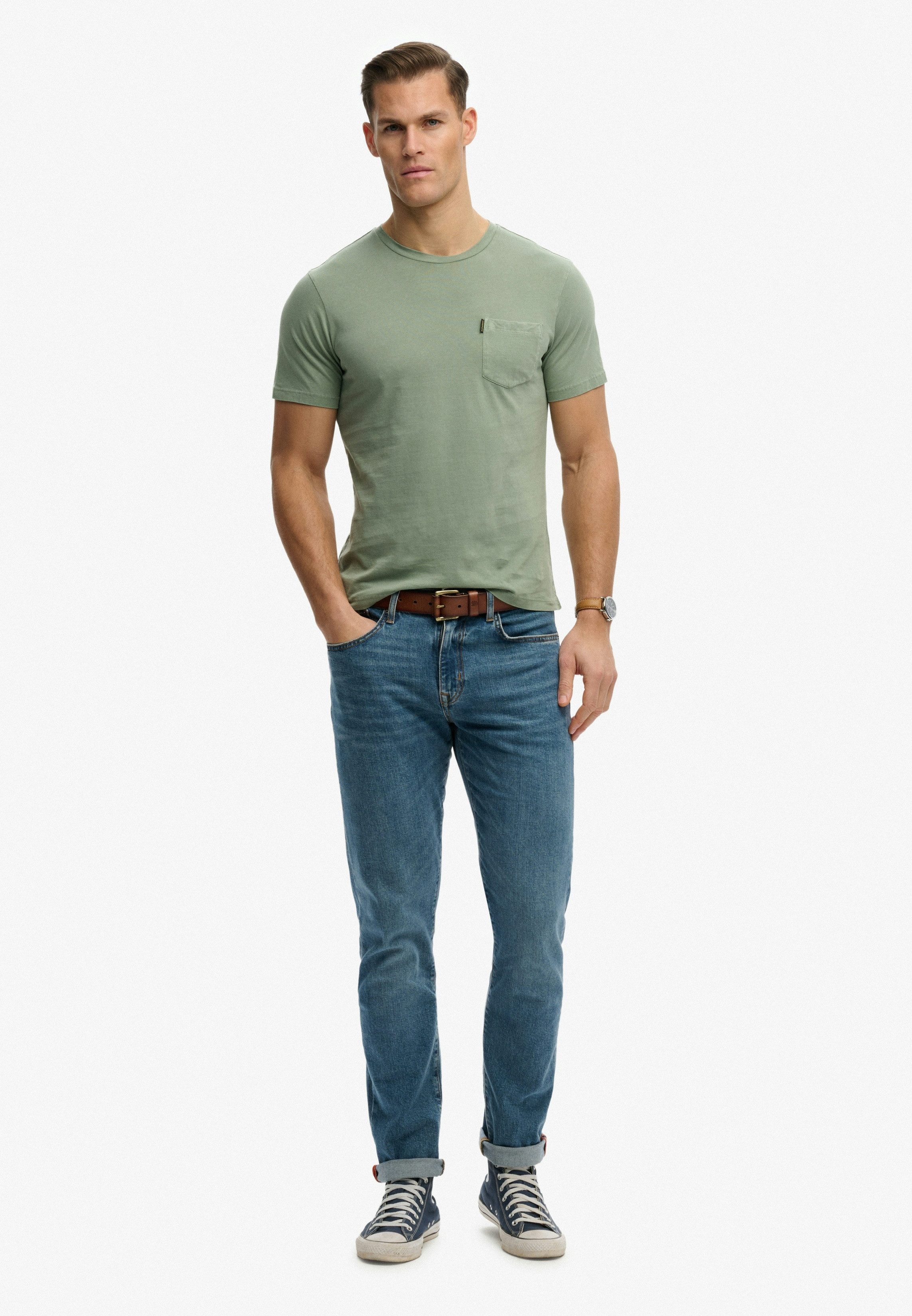 Superdry Rundhalsshirt CLASSIC ESSENTIAL POCKET TEE mit stylischer, aufgesetzter Brusttasche