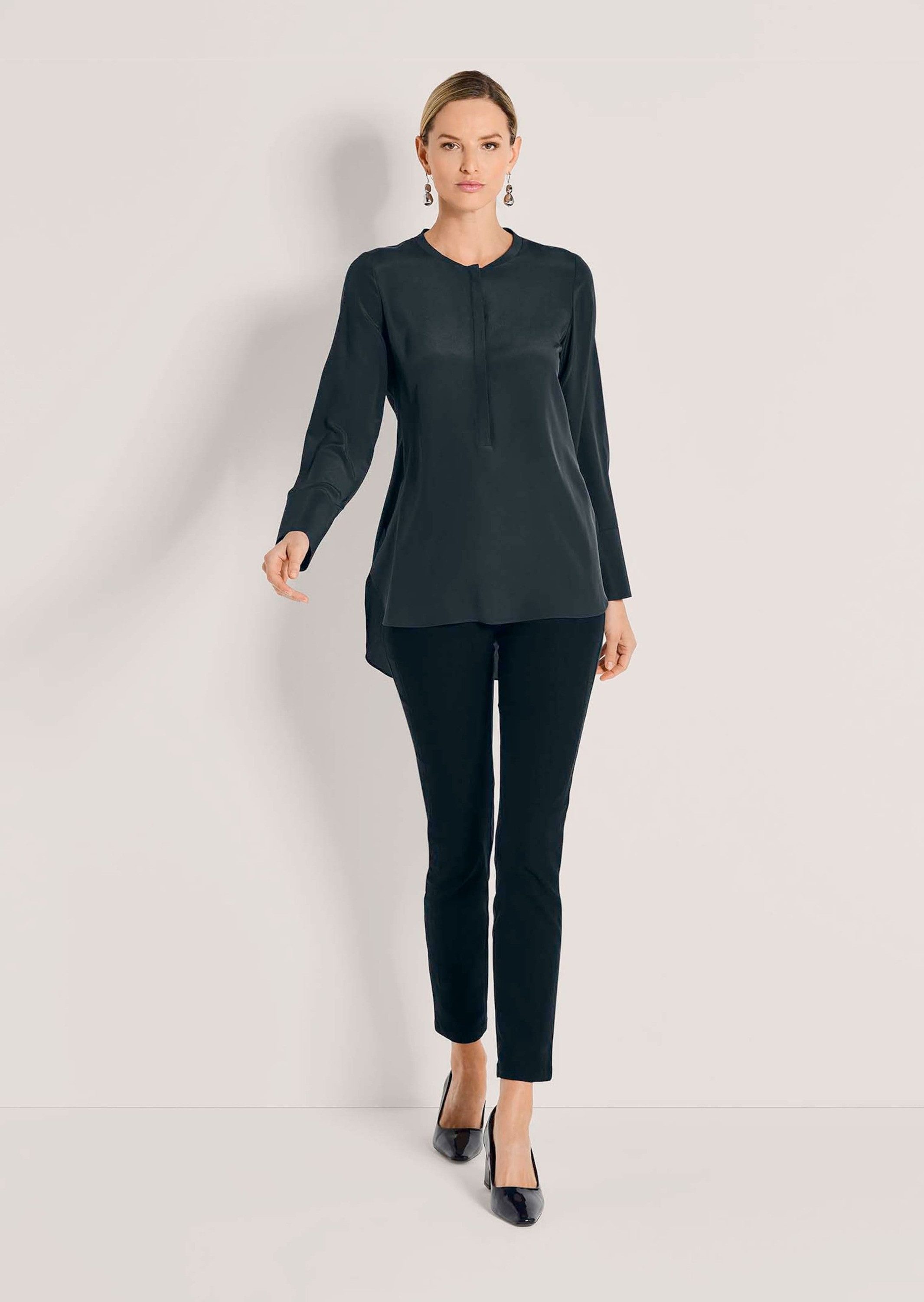 MADELEINE Hemdbluse Luxuriöse Bluse mit kragenlosem Design Hemdbluse mit ve günstig online kaufen