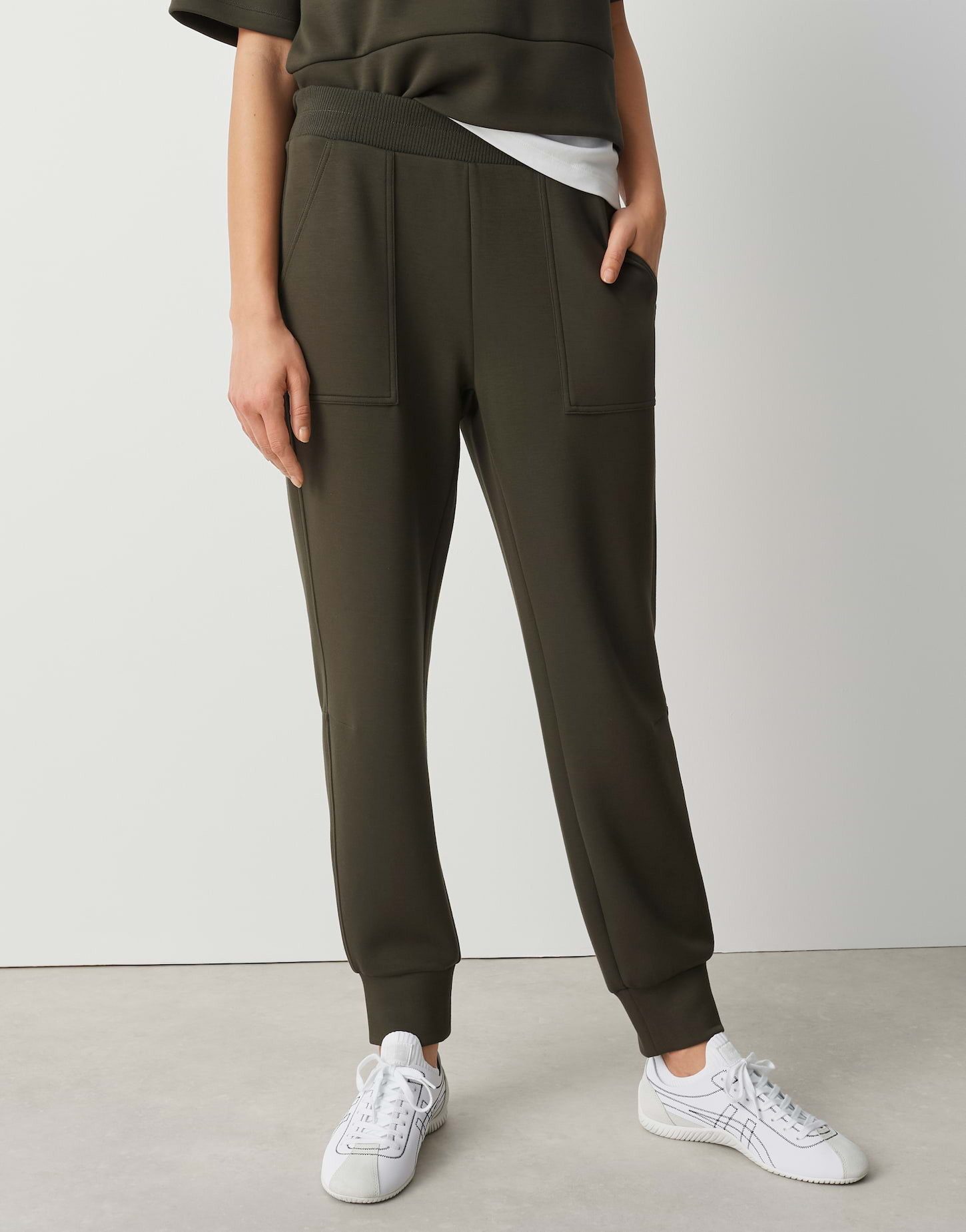 OPUS Stoffhose Myha Club mit samtiger Optik Schmal zulaufendes Bein, angeraute Oberfläche, weicher Griff
