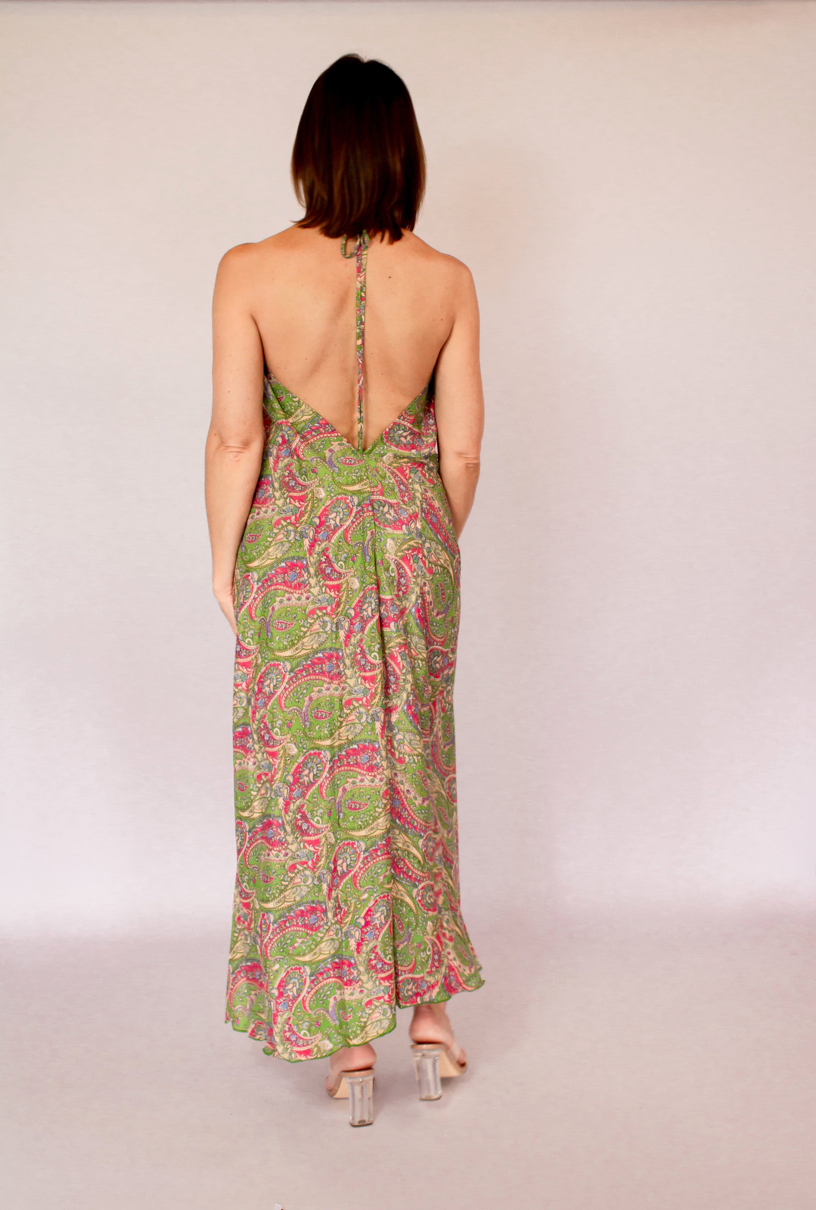MonCaprise by grün-pink Strandkleid Maxikleid Clothè Passform, leicht luftig Rückenausschnitt ausgestellte tiefem leicht Seidenkleid Kleid & mit
