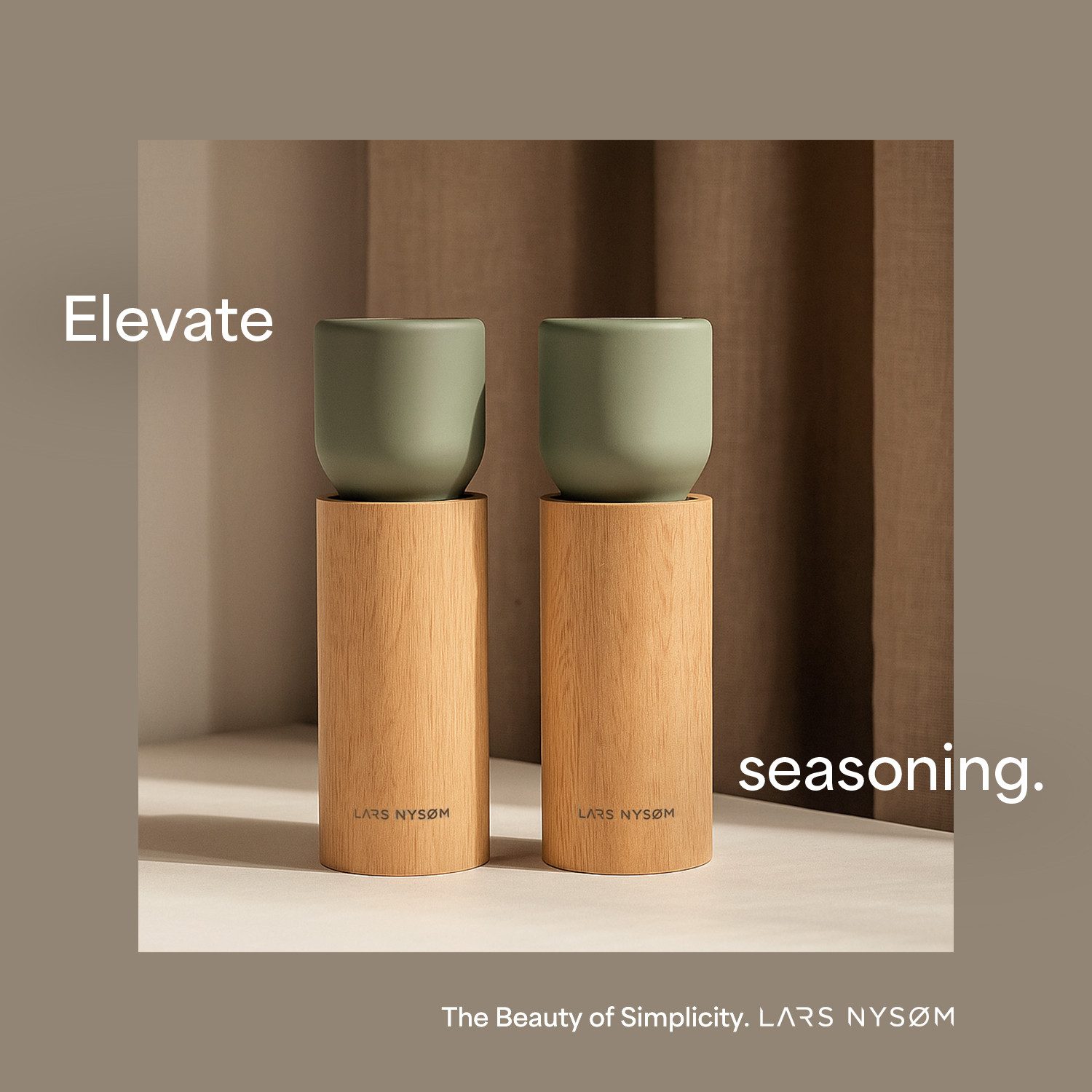 LARS NYSØM Gewürzmühle Ligevægt manuelle Bedienung, (2 Stück), Gewürzmühlen aus Holz mit Untersetzer & Keramikmahlwerk