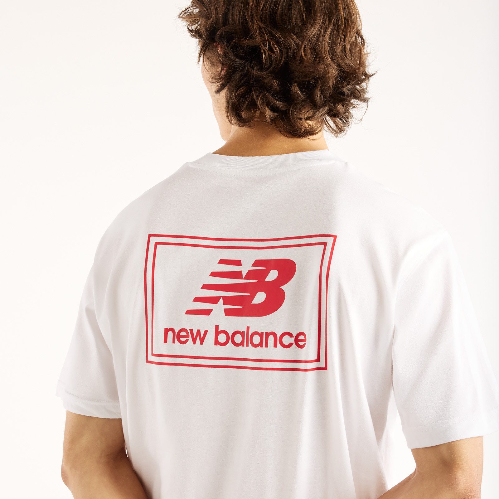 New Balance T-Shirt WOVEN LABEL T-SHIRT aus Baumwolle, auch in großen Größen