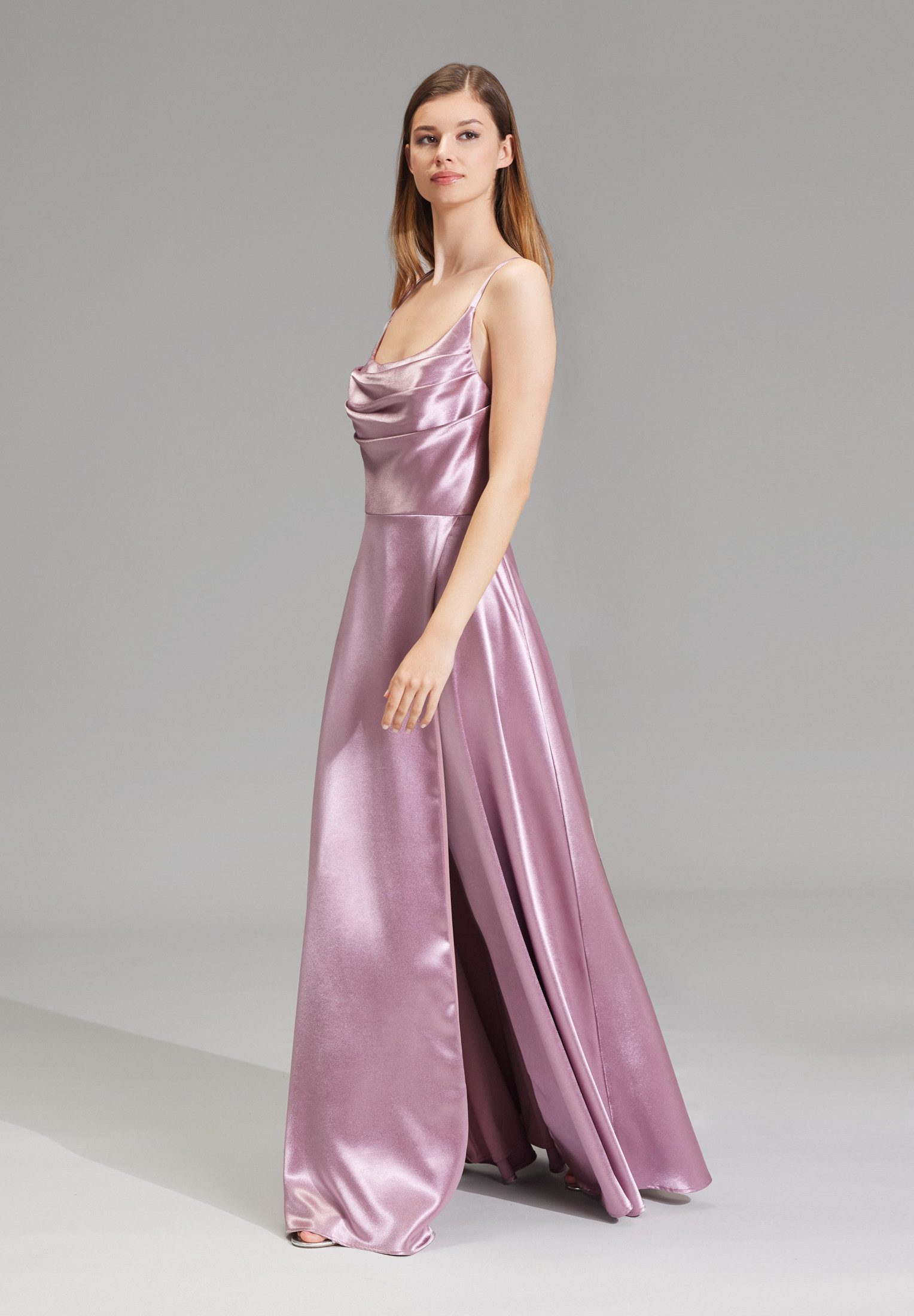 Hey Kyla Abendkleid - Satin-Abendkleid mit Gehschlitz Taillierter Schnitt mit ausgestelltem Rockteil – Bild 5 von 5