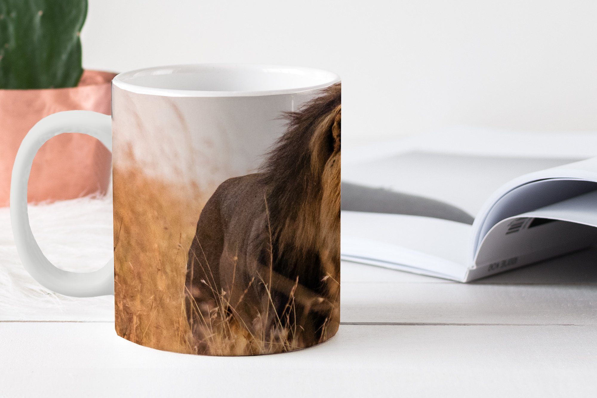 MuchoWow Tasse Löwe - Gras - Jagd, 1-tlg., Keramik, Kaffeetassen, Teetasse, Becher, Kaffeebecher, Geschenk