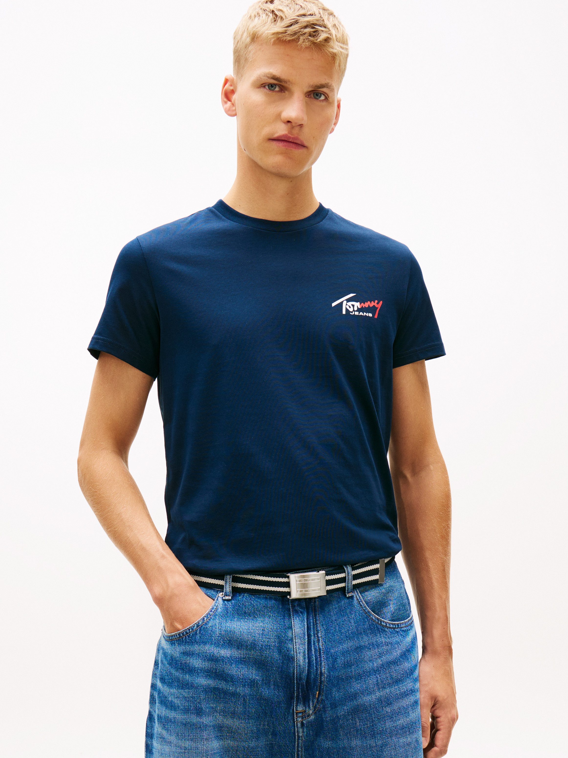 Tommy Jeans T-Shirt TJM SLIM FIT SIGN CHEST mit Markenprint